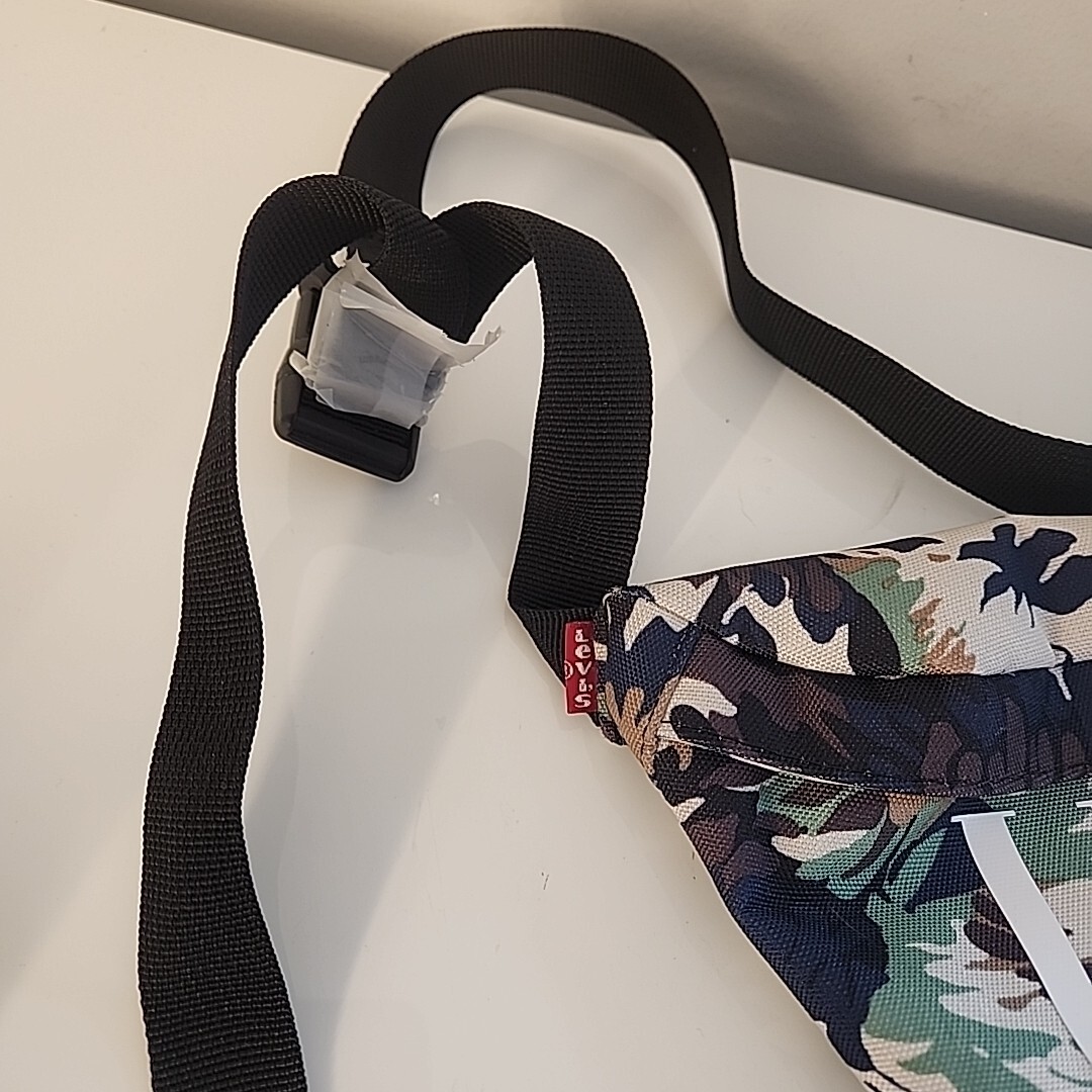 LEVI’s Fanny Pack Tropical Camo Floral Adjustable Bag Waist Pack Bum Bag Travel