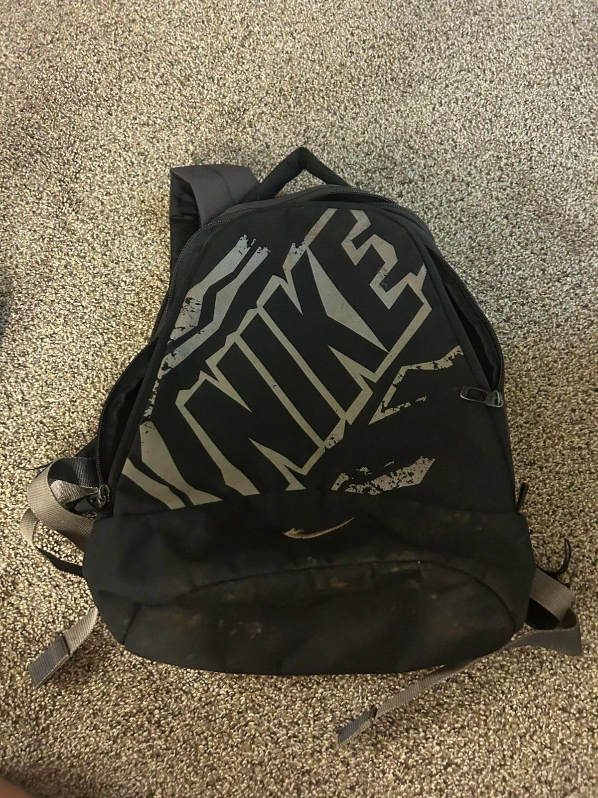 black/grey Nike backpack swoosh 2 zipper compartments strap