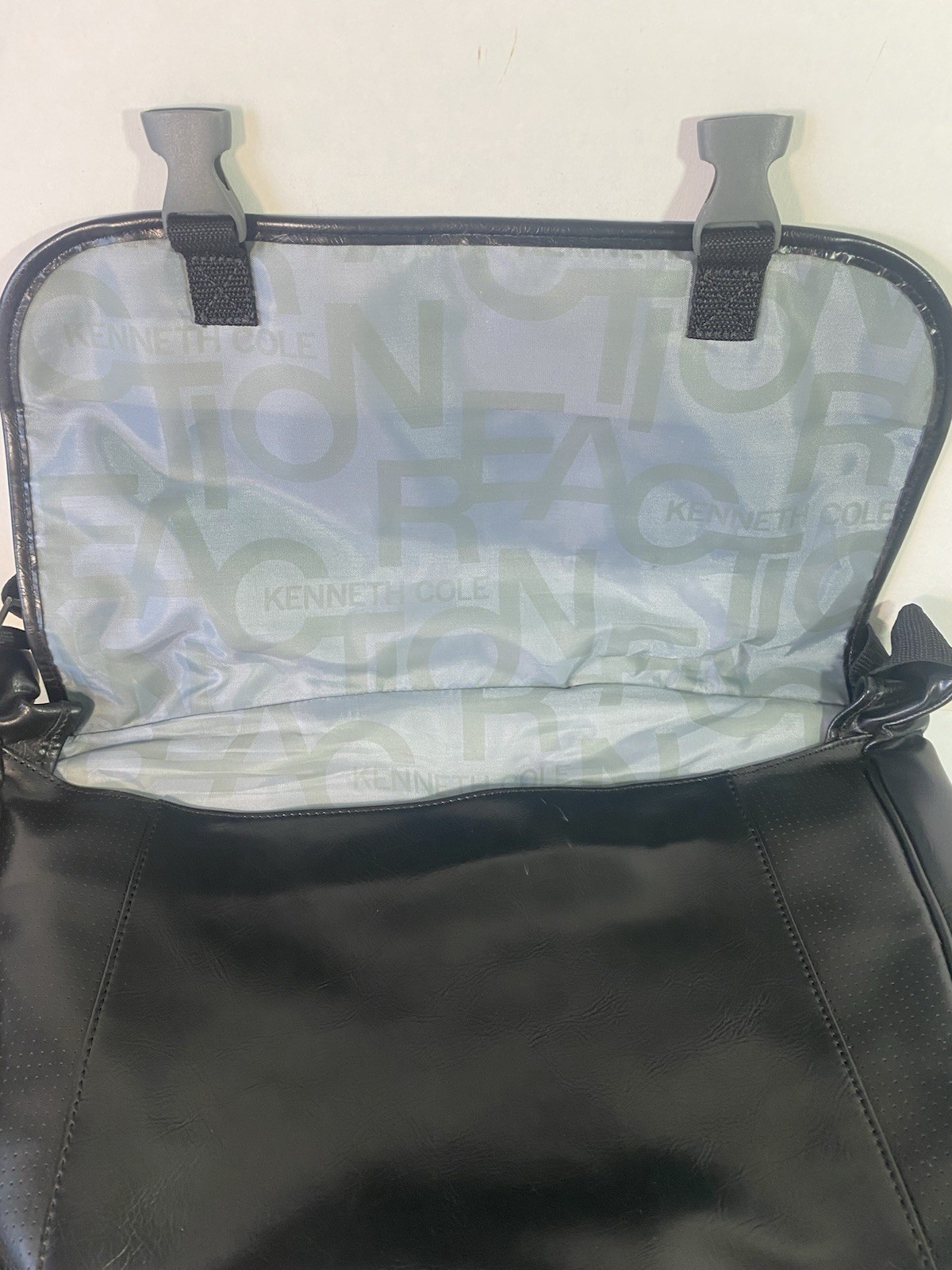 Kenneth Cole Bag Reaction Black Messenger Laptop Sleeve Adj Strap 535505 NEW