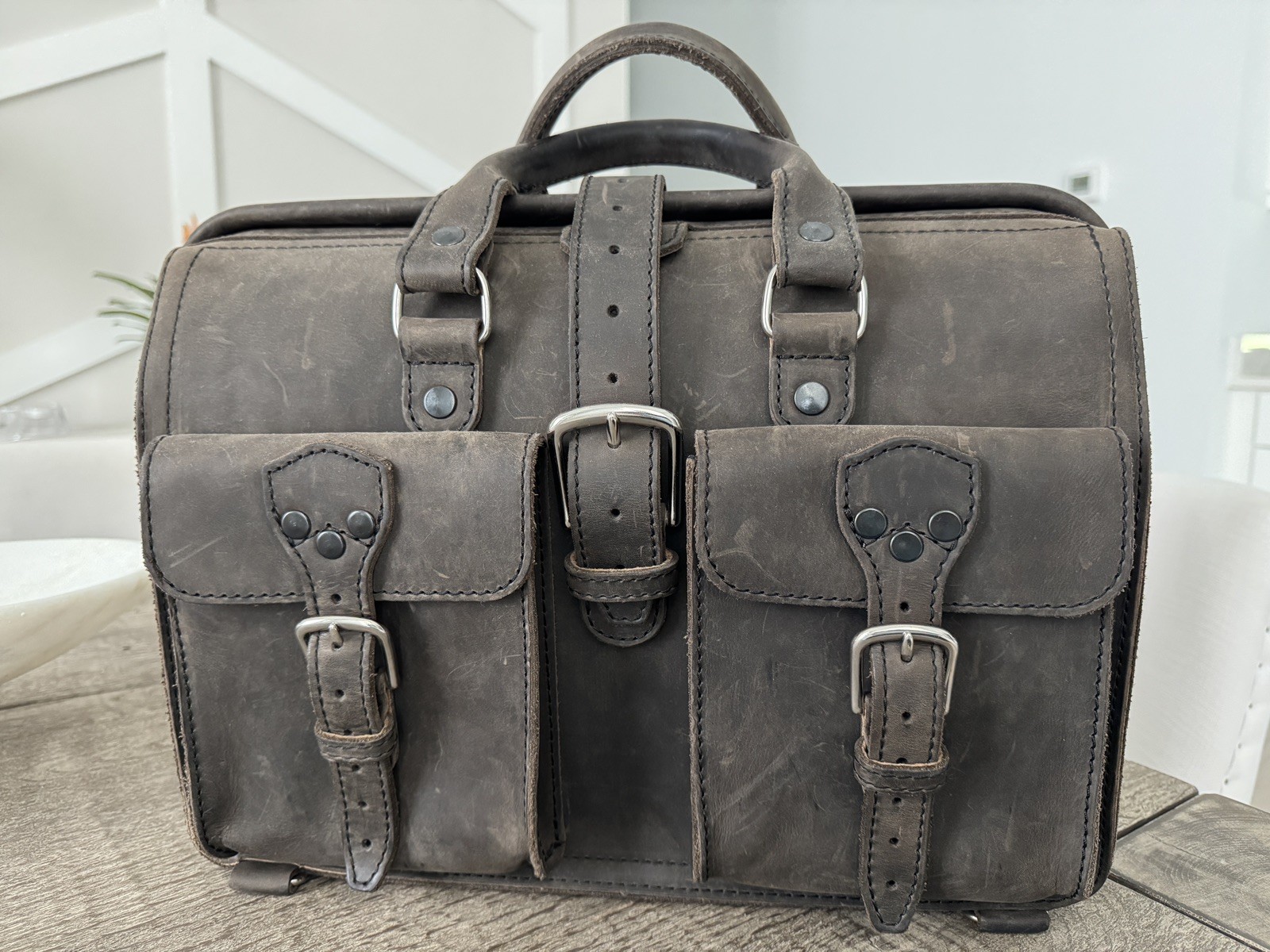 DUSTY CARBON Saddleback Leather Flight Bag – Unused Condition!