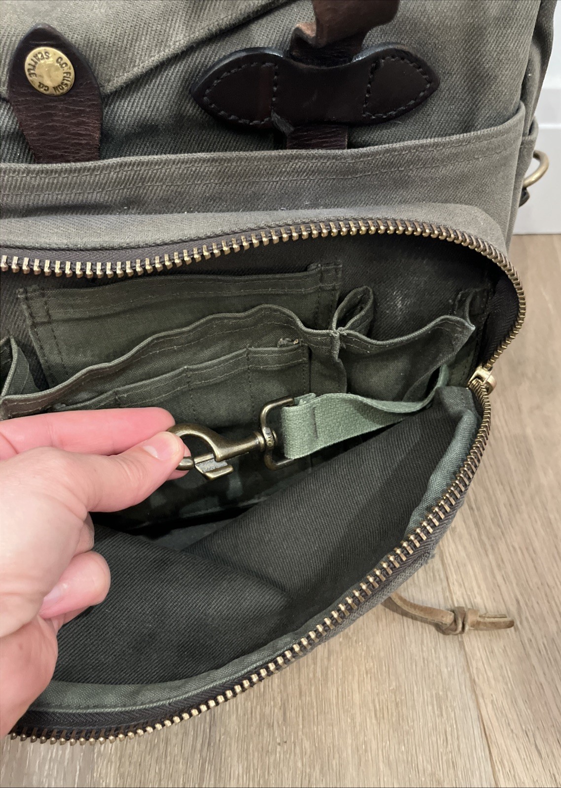 Filson 258 Rugged Twill Padded Computer Bag | Otter Green | USA | Missing Strap