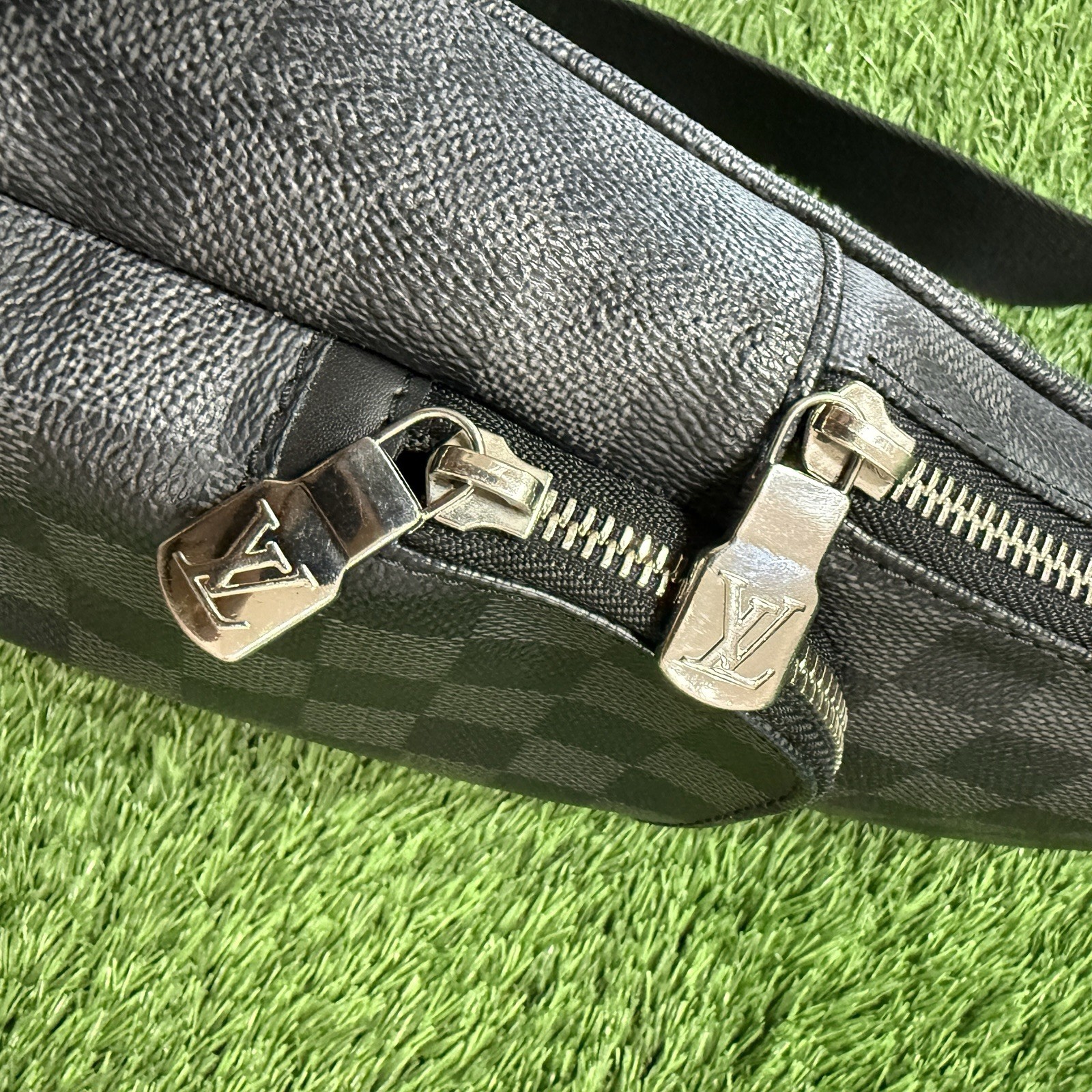 Authentic LOUIS VUITTON body bag Damier Graphite Avenue Sling Bag