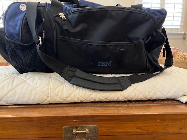 TRAVELWELL IBM BLACK NYLON GYM BAG/DUFFLE BAG