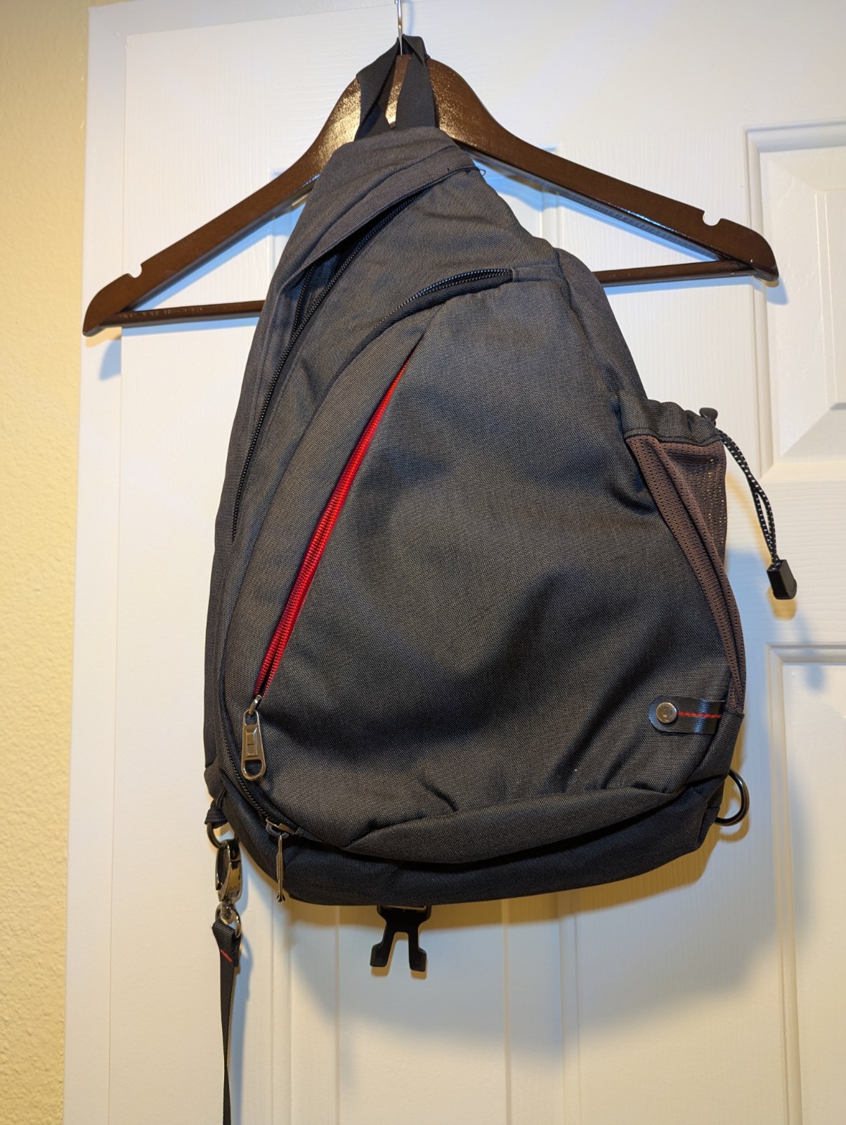 OutdoorMaster Sling Bag Single Strap Crossbody Backpack Unisex Dark Gray Red Zip
