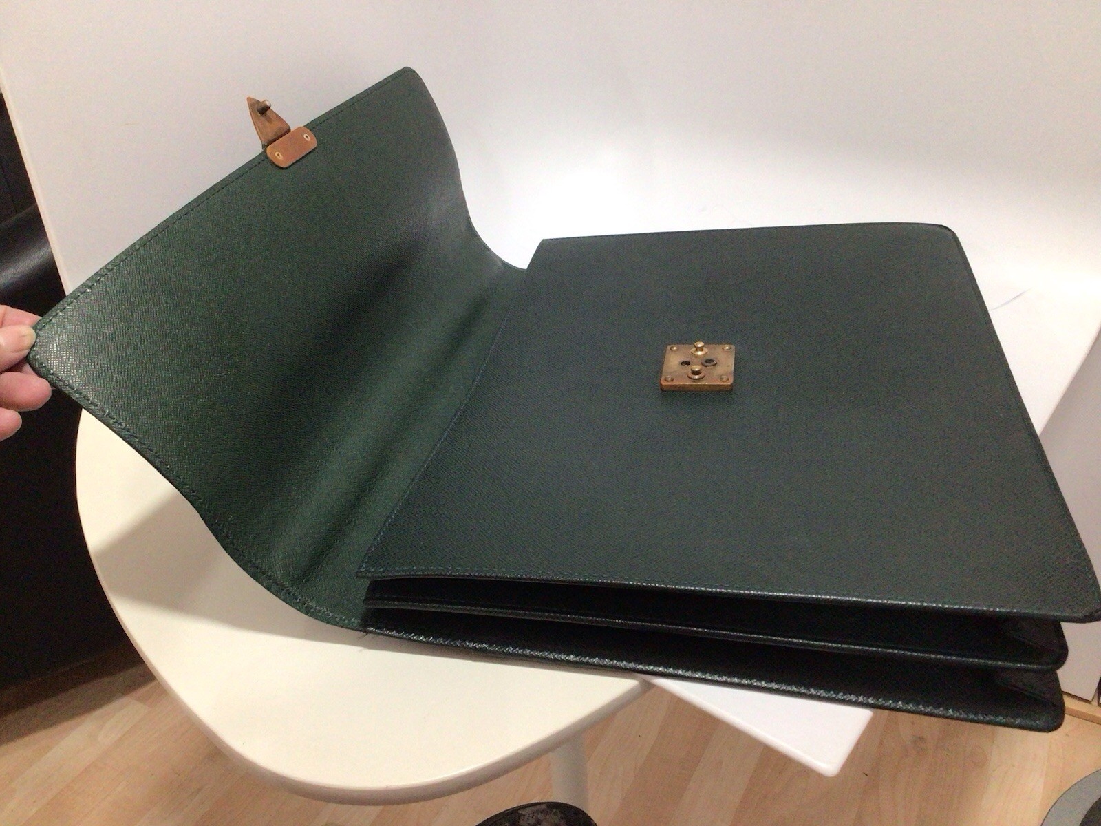 LOUIS VUITTON PARIS BRIEFCASE DOCUMENTS BAG – TAIGA / CODE MI0965 /GREAT