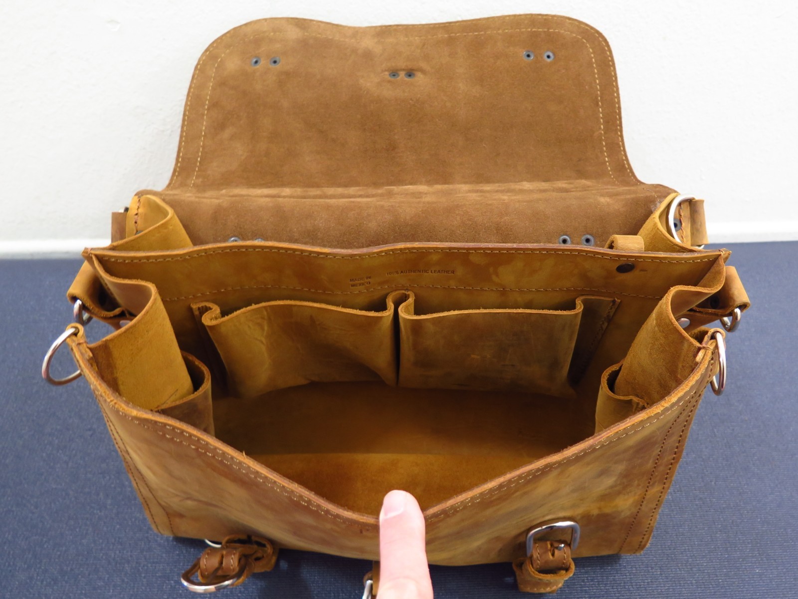 Saddleback Leather OLD LOGO 16″ LARGE CLASSIC BRIEFCASE Tobacco Brown 2-Rivet