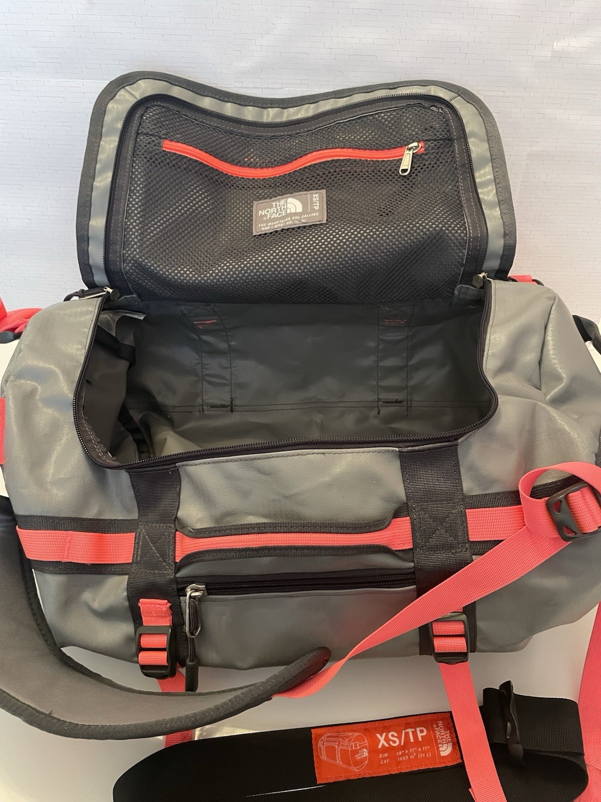 THE NORTH FACE BASE CAMP DUFFEL BAG Grey 50L 10x11x17” See Pics Zipper Closure