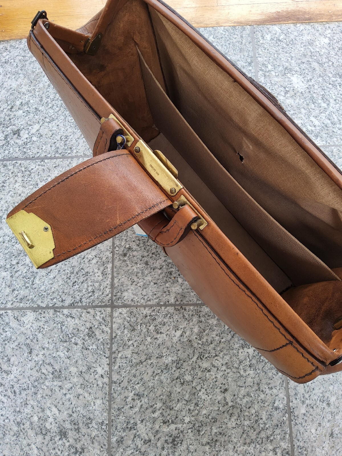 Mutual Leather Briefcase Combo Lock 18″x14″x6″