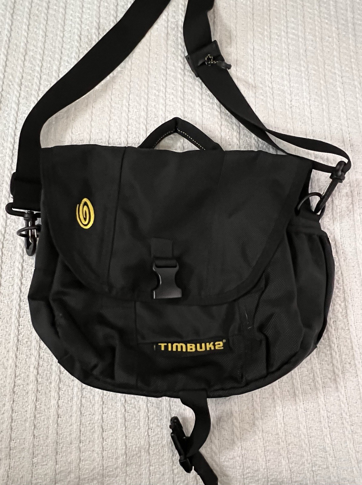 Timbuk2 Classic Messenger Bag Medium Black Gray Laptop School Work EDC Bag