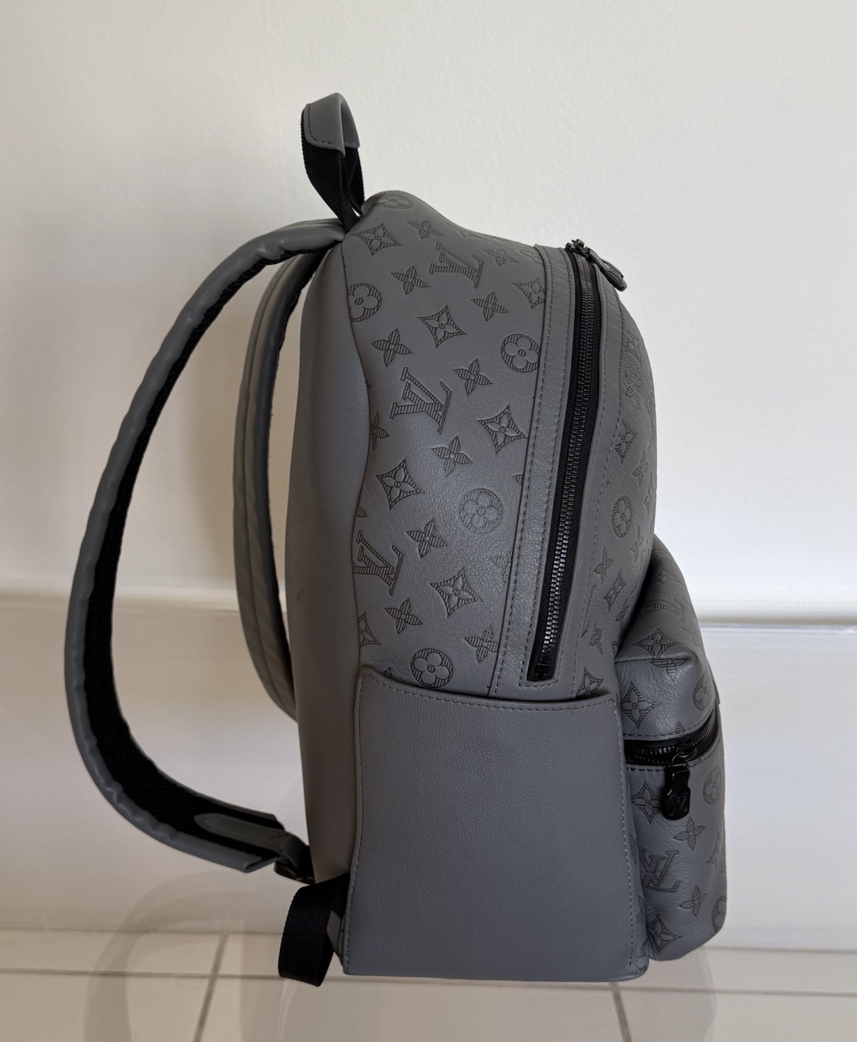 LOUIS VUITTON Discovery Backpack in Grey Monogram Shadow Leather – 💯 AUTHENTIC