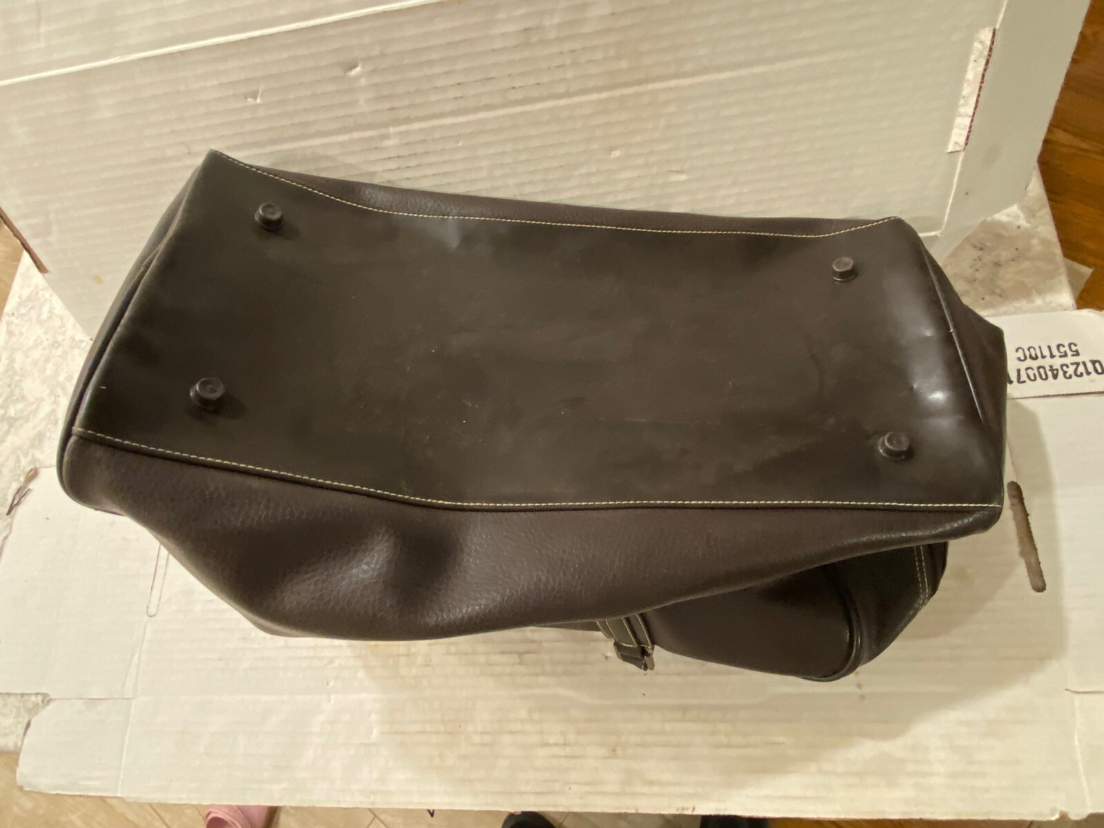 Brown Duffle Bag W/ Strap : Unbranded : 19 1/2 X 8 1/2 Bx24