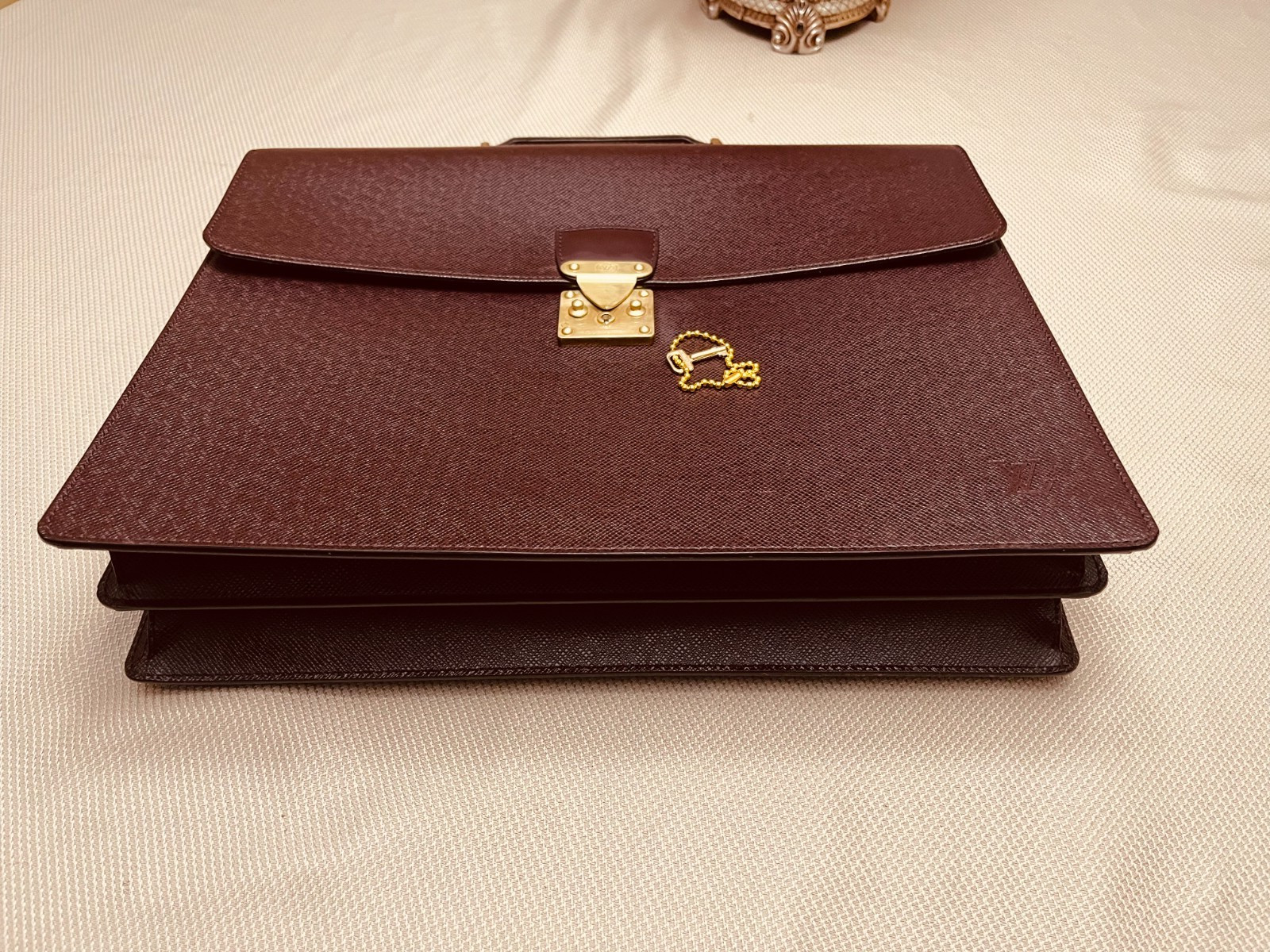 LOUIS VUITTON Serviette “MOSKOVA” Taiga Leather Briefcase / Satchel – France