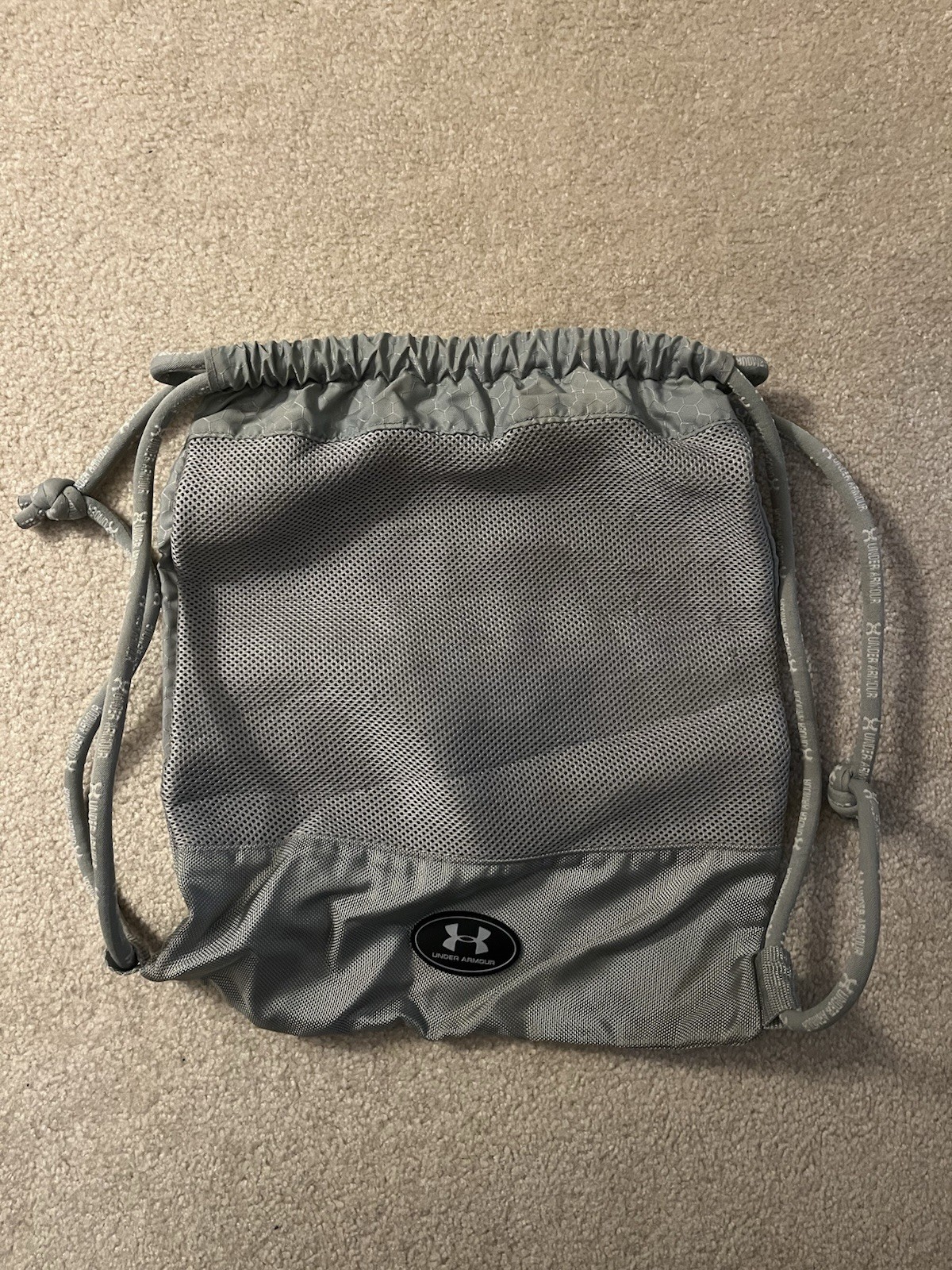 Under Armour Ozsee Sackpack Drawstring Bag – Grey Hex Pattern Mesh Pocket Gym