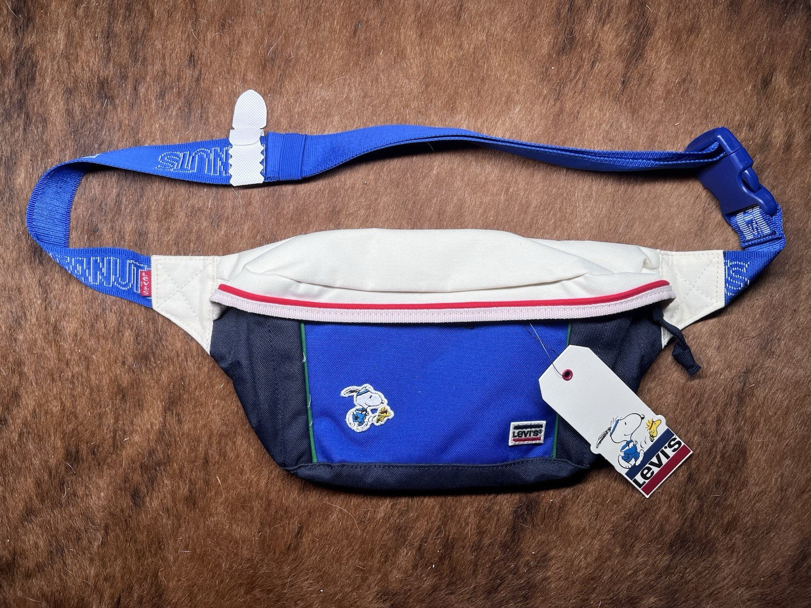 Levi’s X Peanuts Snoopy Sport 3 Pocket Retro Fanny Pack Sling Waist Bag NEW