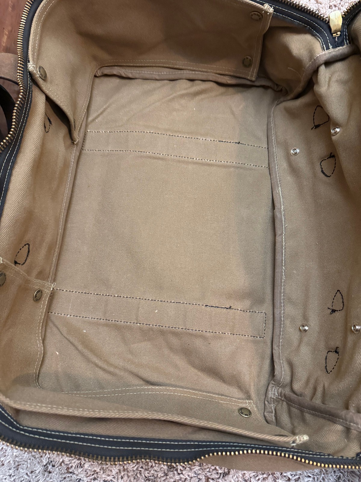 RARE Vintage Filson 239 XL Outfitter Bag – 1990s Talon Era – One Owner – 7.5″