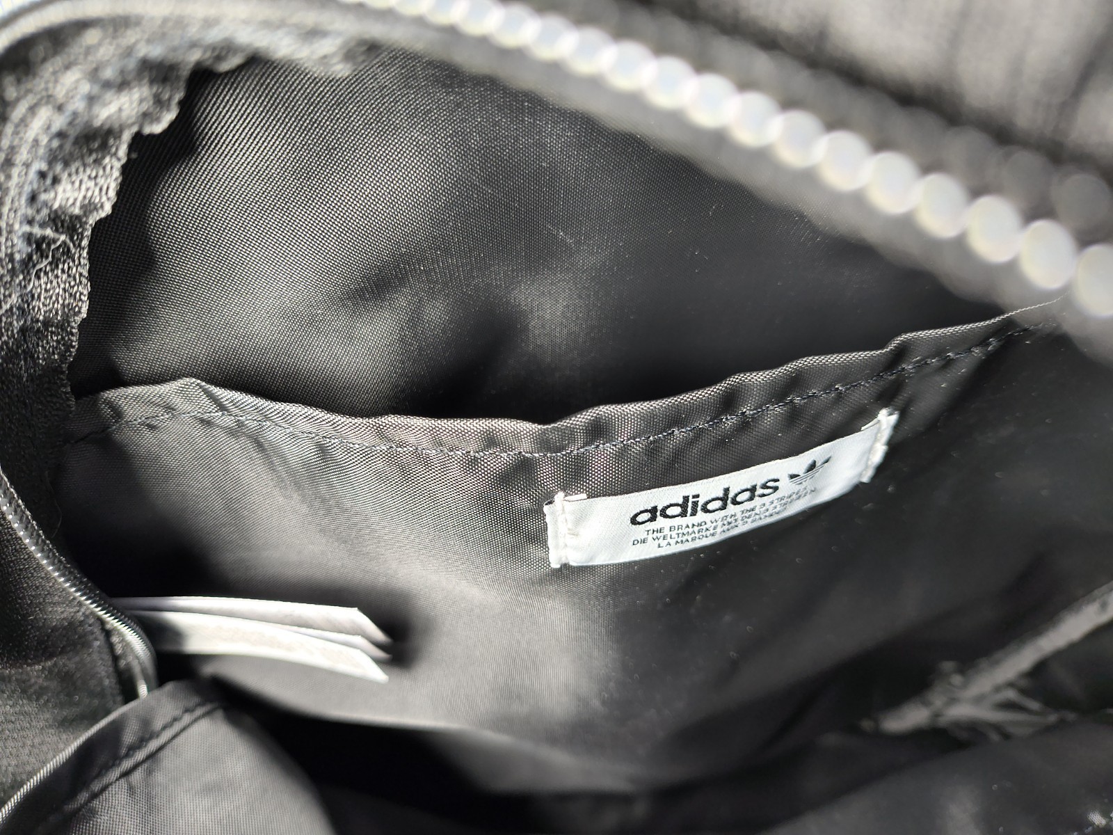 Adidas / ADICOLOR Backpack /IT7602/ Black / L