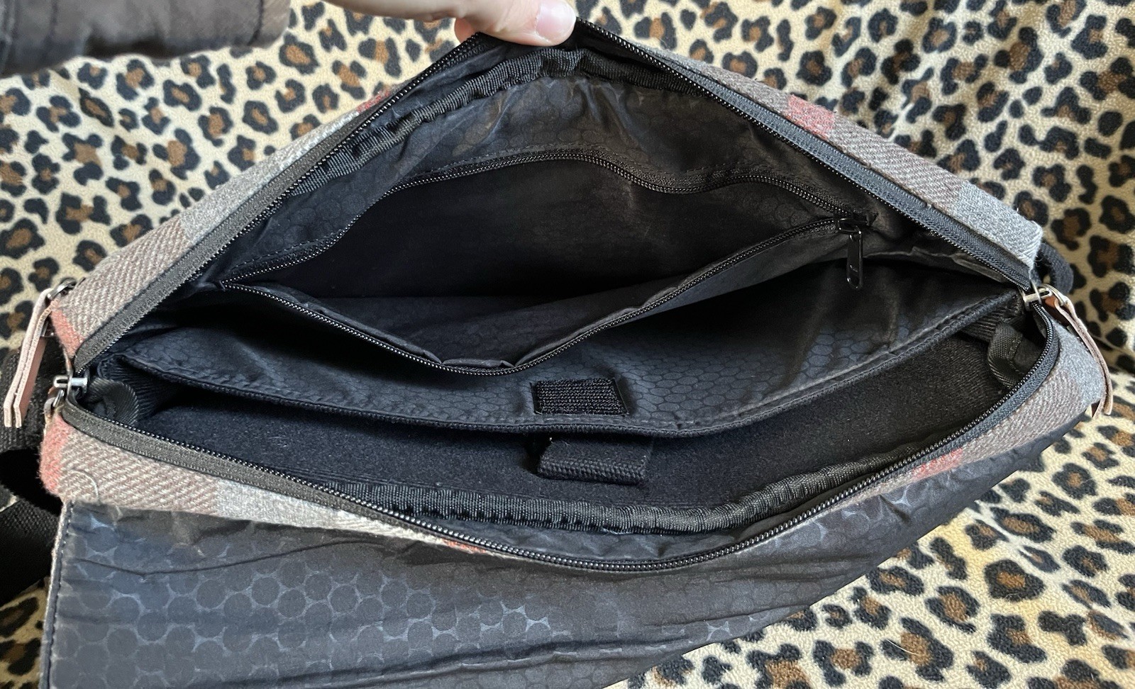 HEX Westmore Messenger Bag