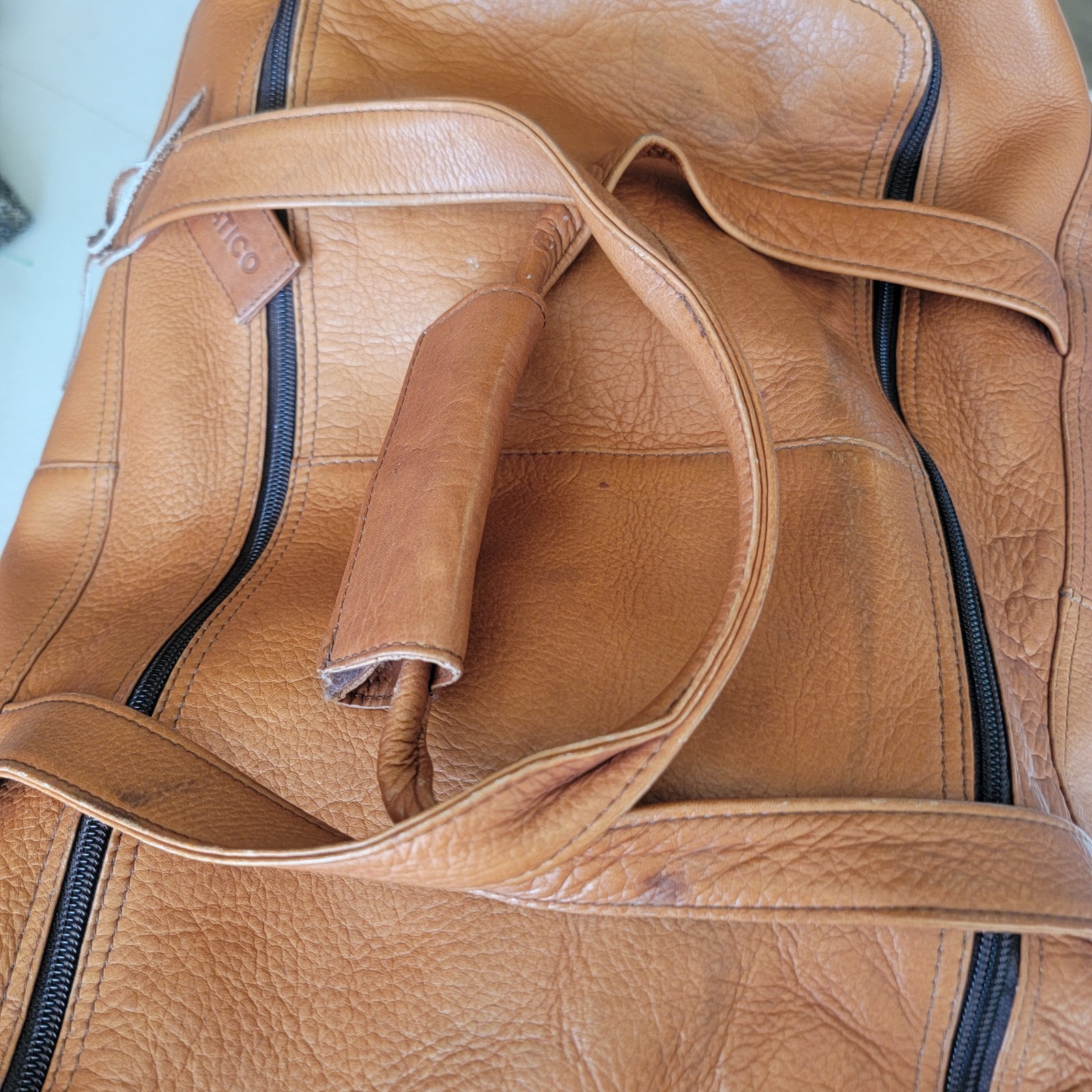 LEATHER DUFFLE BAG/WEEKENDER BAG, HANDMADE IN COLOMBIA