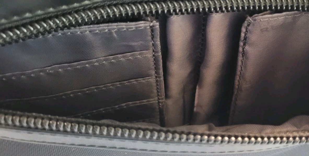 Kenneth Cole Reaction R-Tech IPad Tablet & Netbook Case NWT