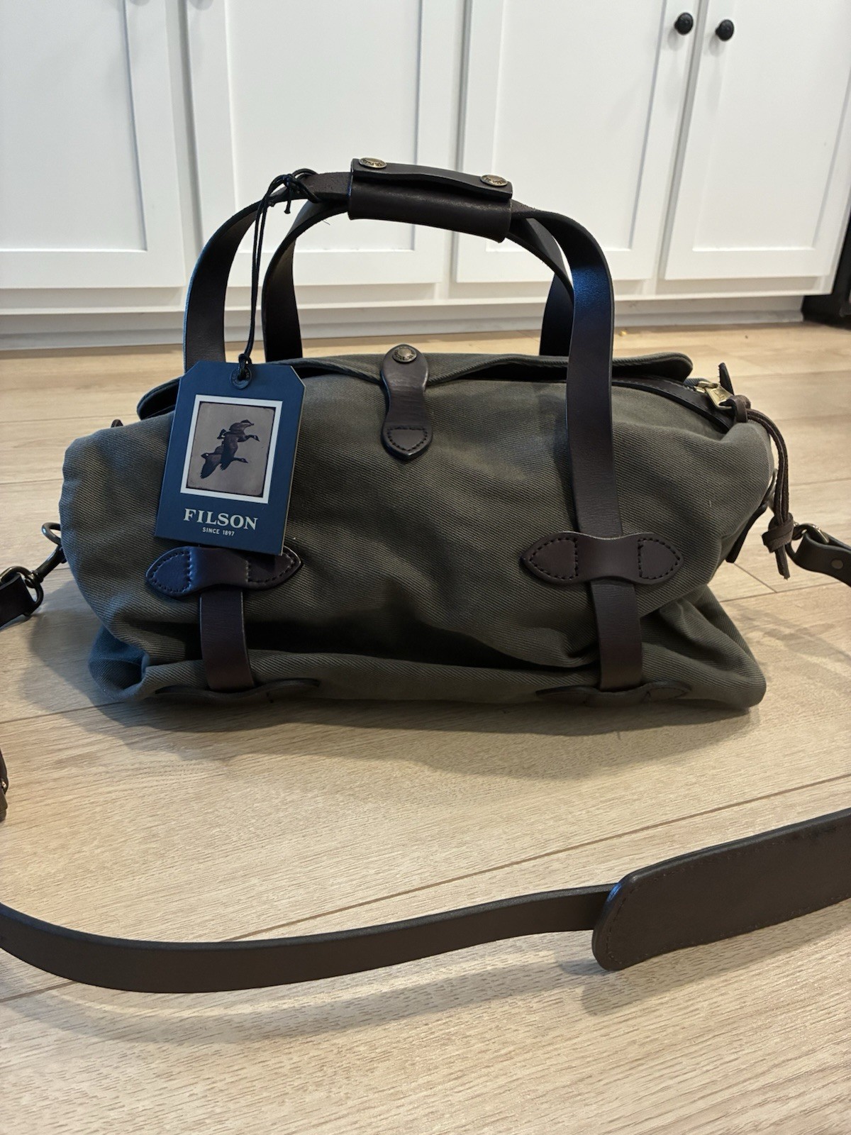 NWT Filson Medium Rugged Twill Duffle Bag Otter Green 43L