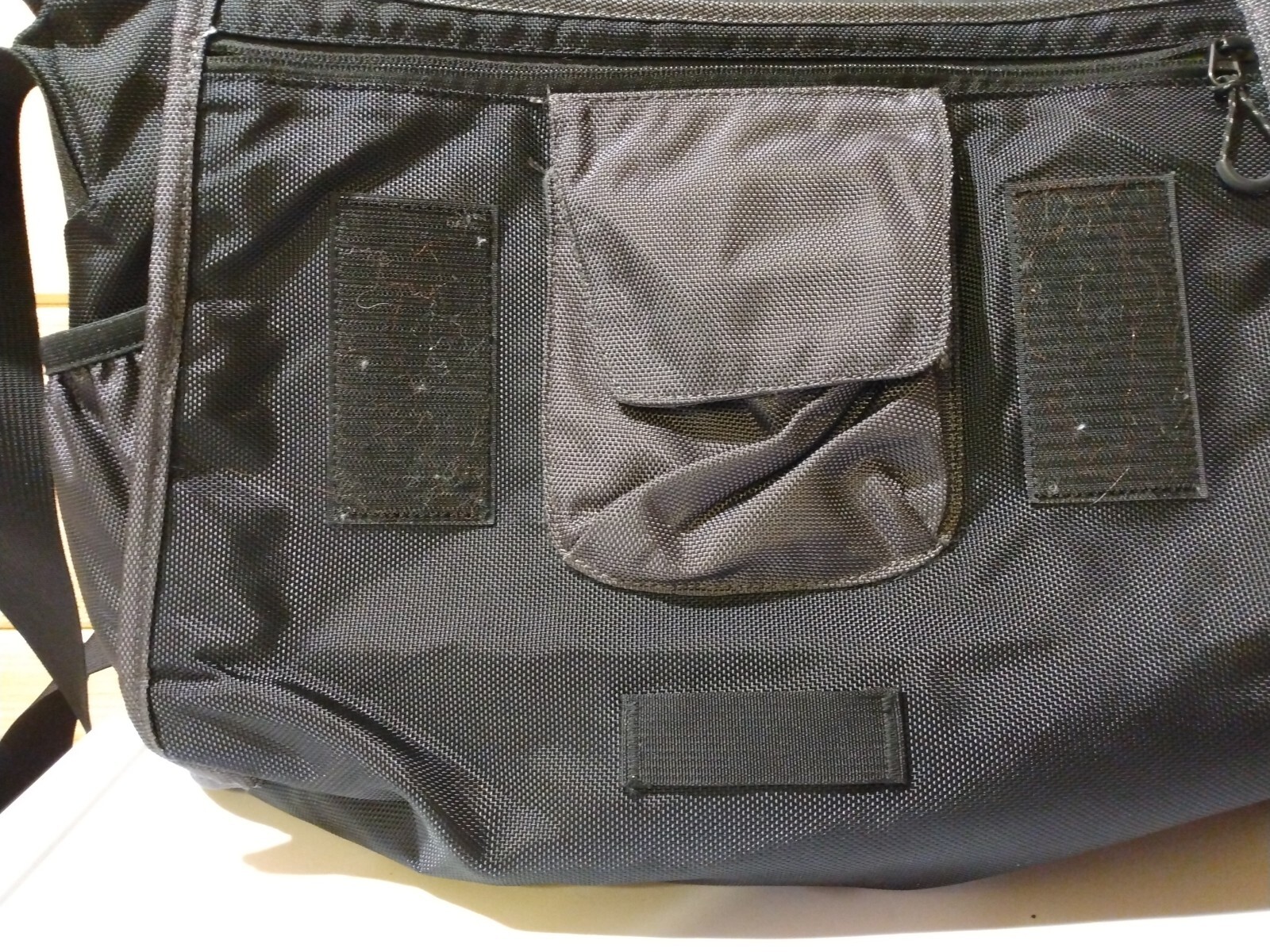 Columbia Titanium Computer Messenger Bag Nylon w/Rubber Lining Black w/ lime int