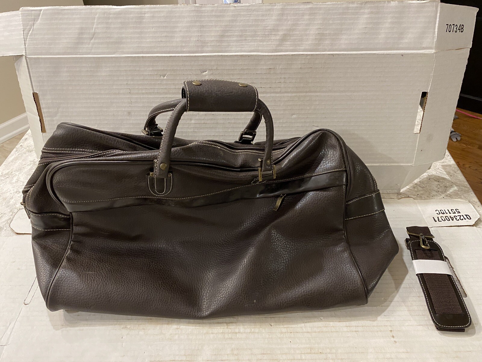 Brown Duffle Bag W/ Strap : Unbranded : 19 1/2 X 8 1/2 Bx24