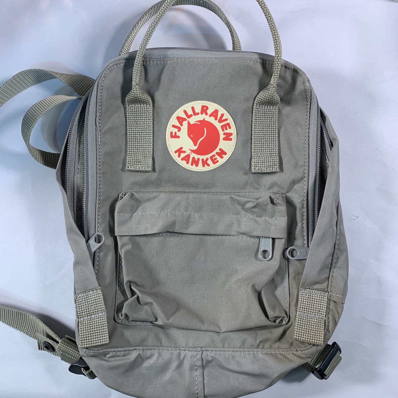 Fjallraven Unisex Kanken Sling Bag – Fog