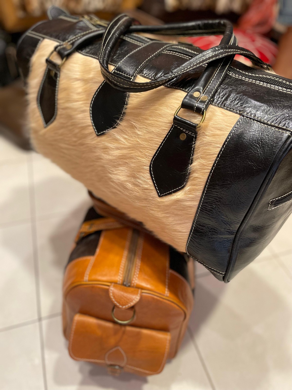 Handmade Moroccan Cowhide Leather Duffle Bag with Natural Fur – Premium Travel