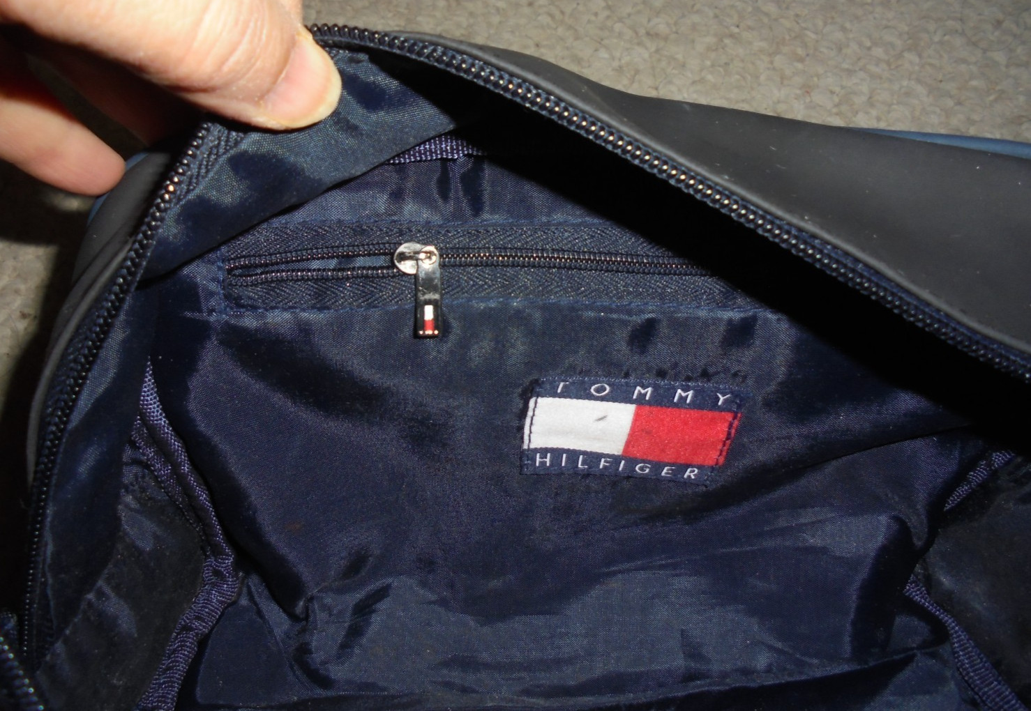 Tommy Hilfiger Men’s Toiletry Shaving travel bag Navy Blue with logo and zipper