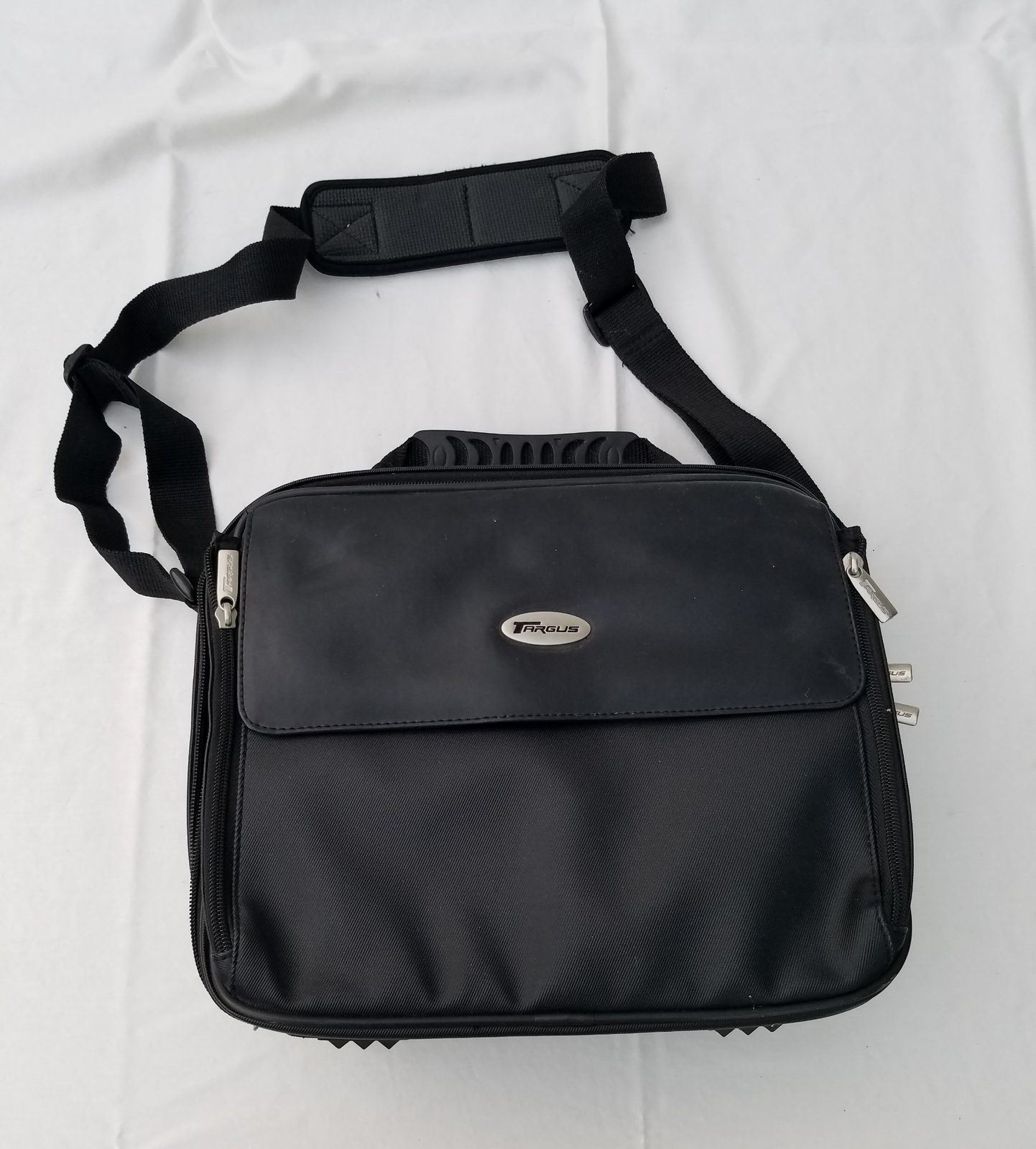 Targus Model DVD001 4 Pocket Soft Laptop Carry Case with Shoulder Strap – EUC