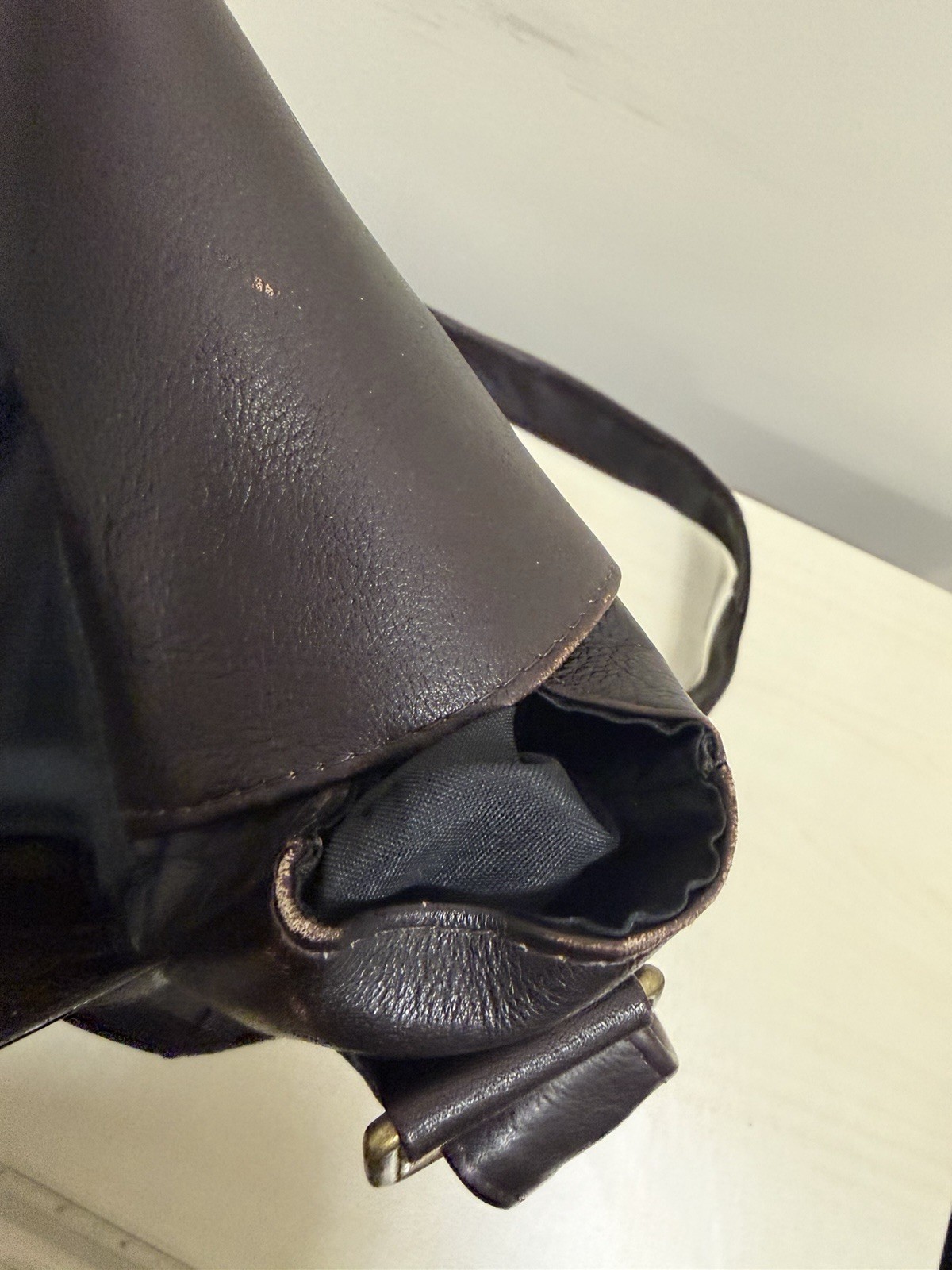 Leather Messenger Bag Adjustible Strap Multi-Pocket Unisex Brown Magnetic Snap