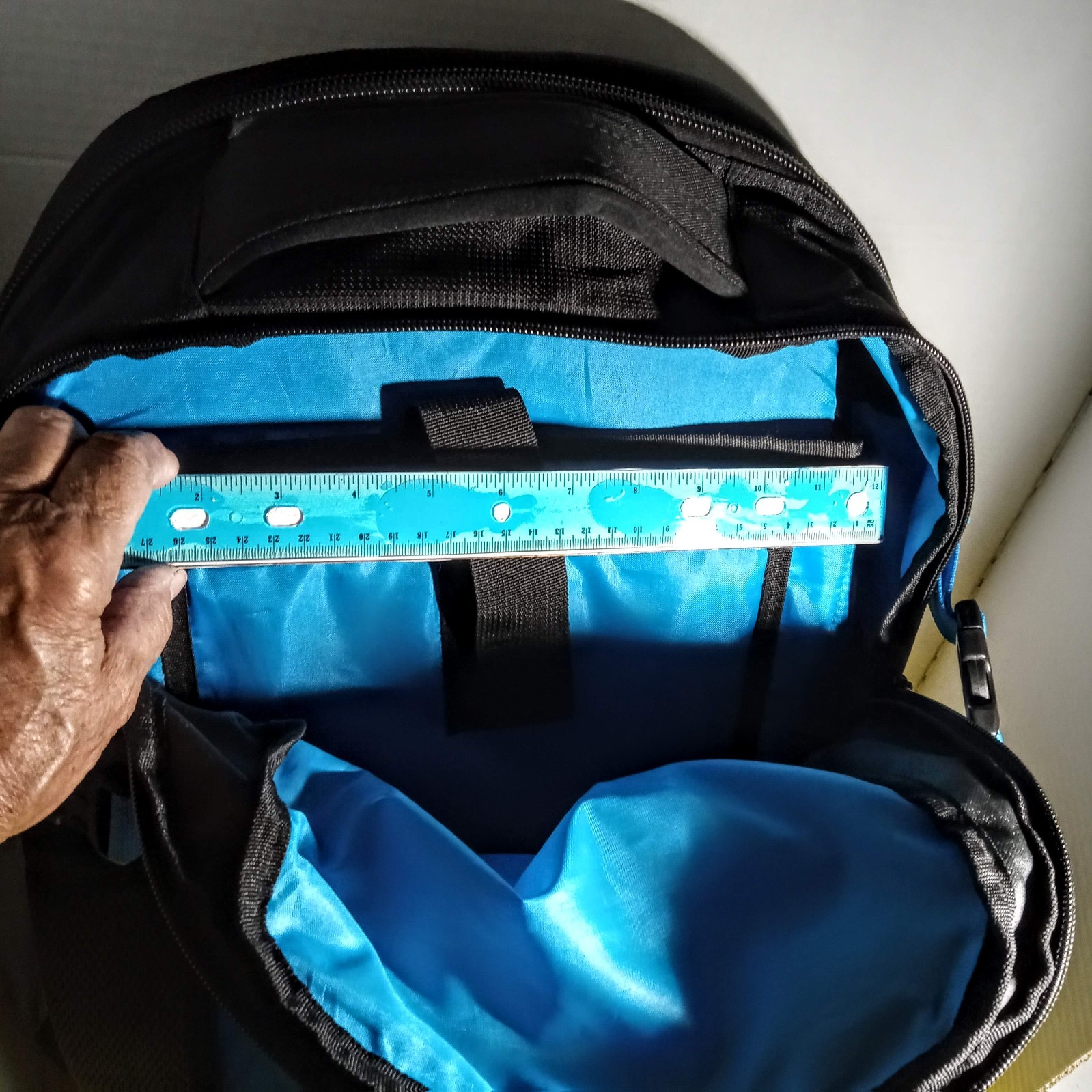 Backpack-Multiple Pockets-Large-19inx14inx6in-Black and Blue-pre-owned