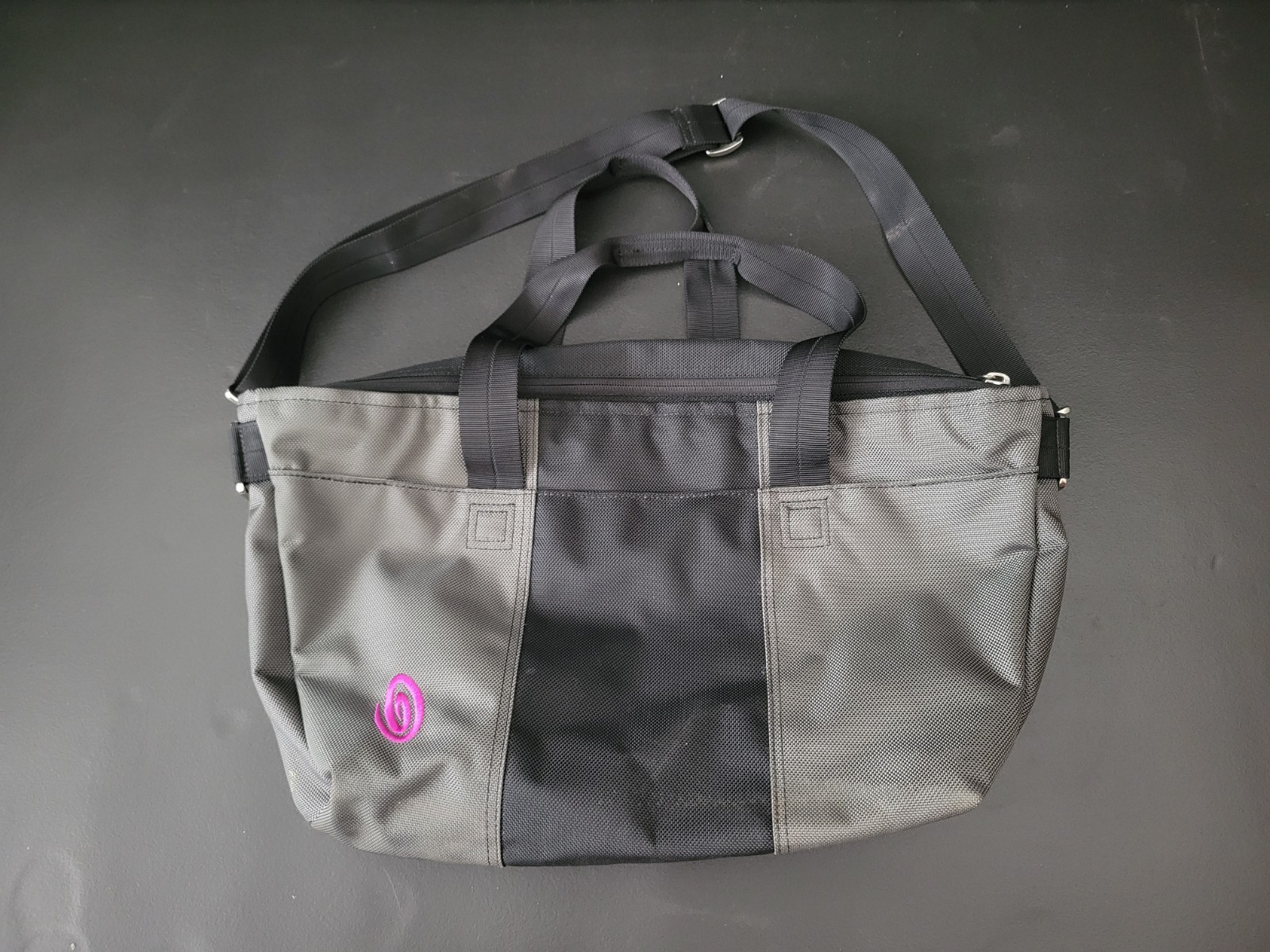 Timbuk2 Classic Messenger Bag Medium Black Gray Purple with Strap – See Pictures