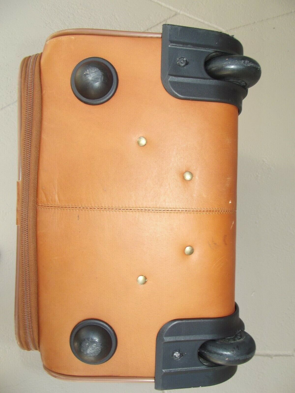Claire Chase Classic 9x14x22 Pullman Tan Saddle Leather Roller Case VGC Free S/H