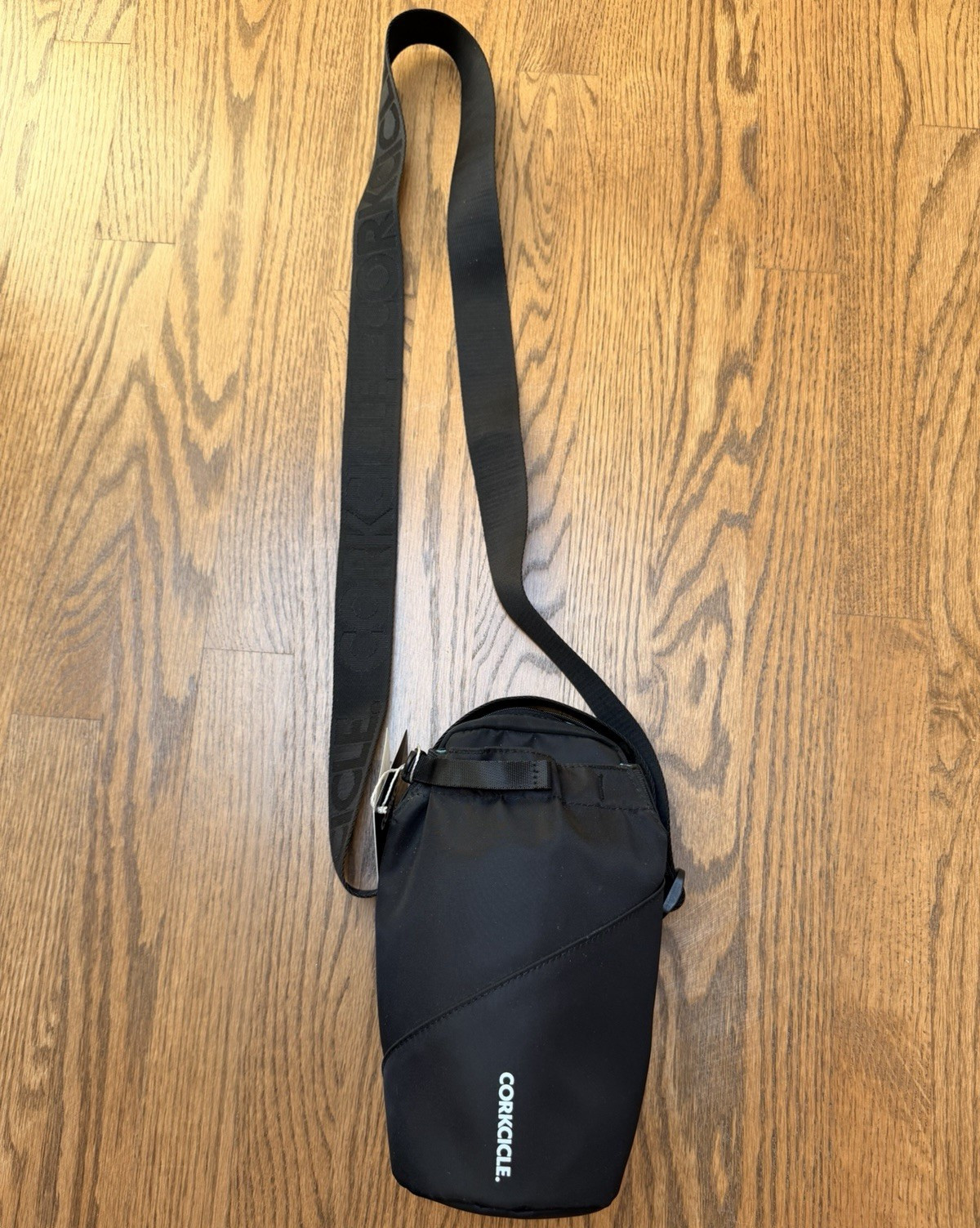 CORKCICLE Black Sling Crossbody Bottle Carrier Adjustable Strap Unisex NWT