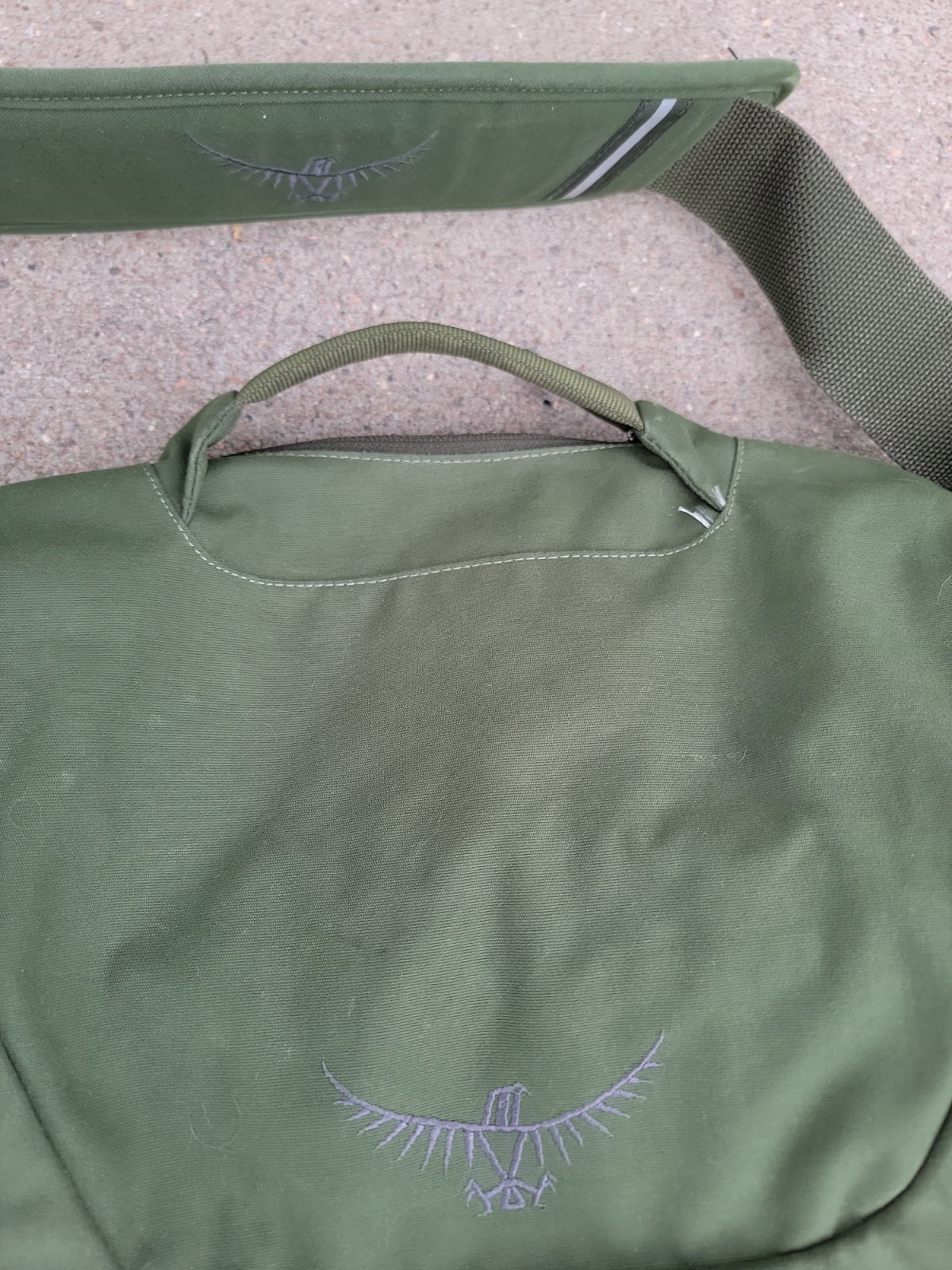 Osprey Courier messenger laptop strap Green pockets bag 19×16