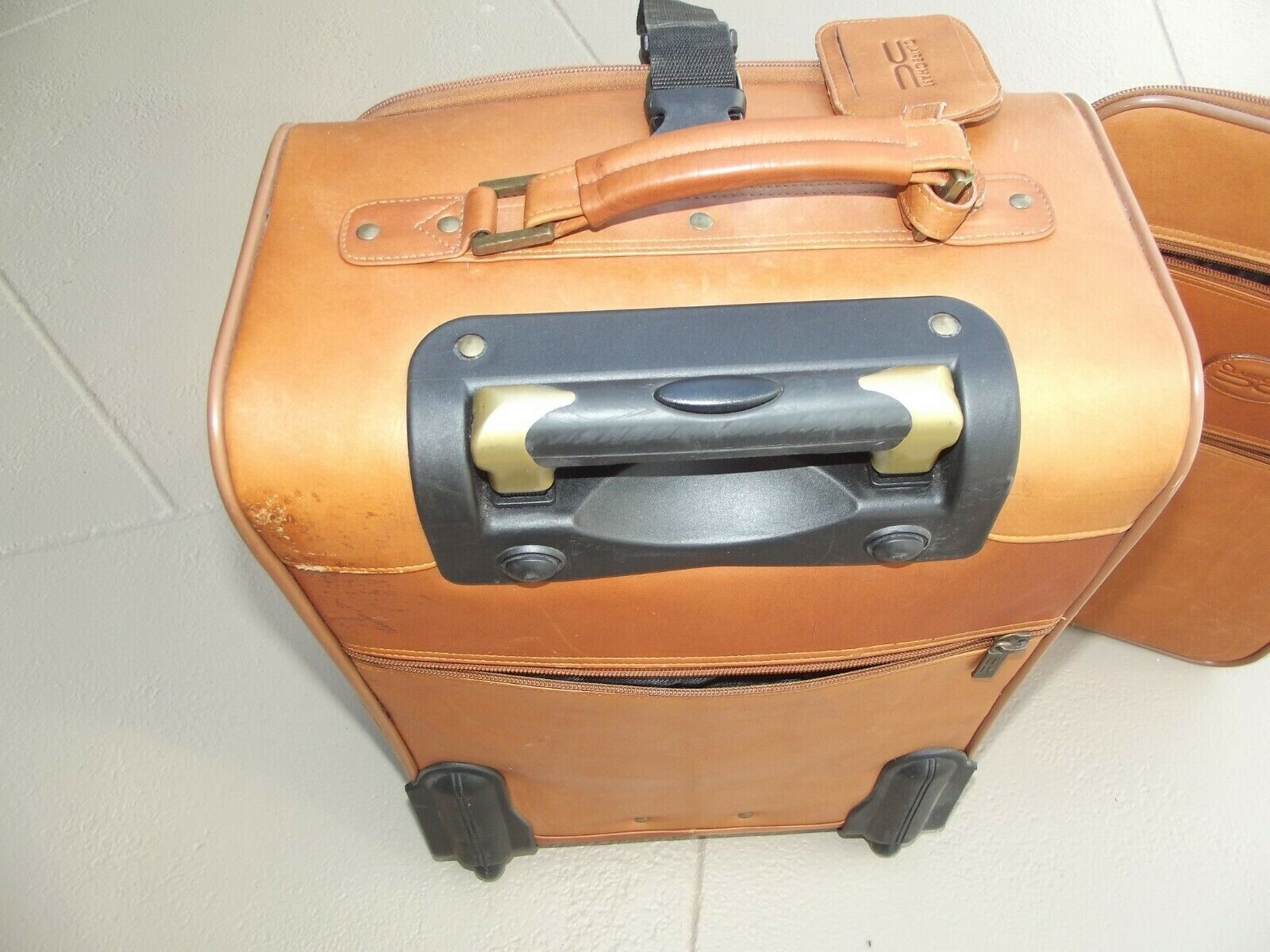 Claire Chase Classic 9x14x22 Pullman Tan Saddle Leather Roller Case VGC Free S/H