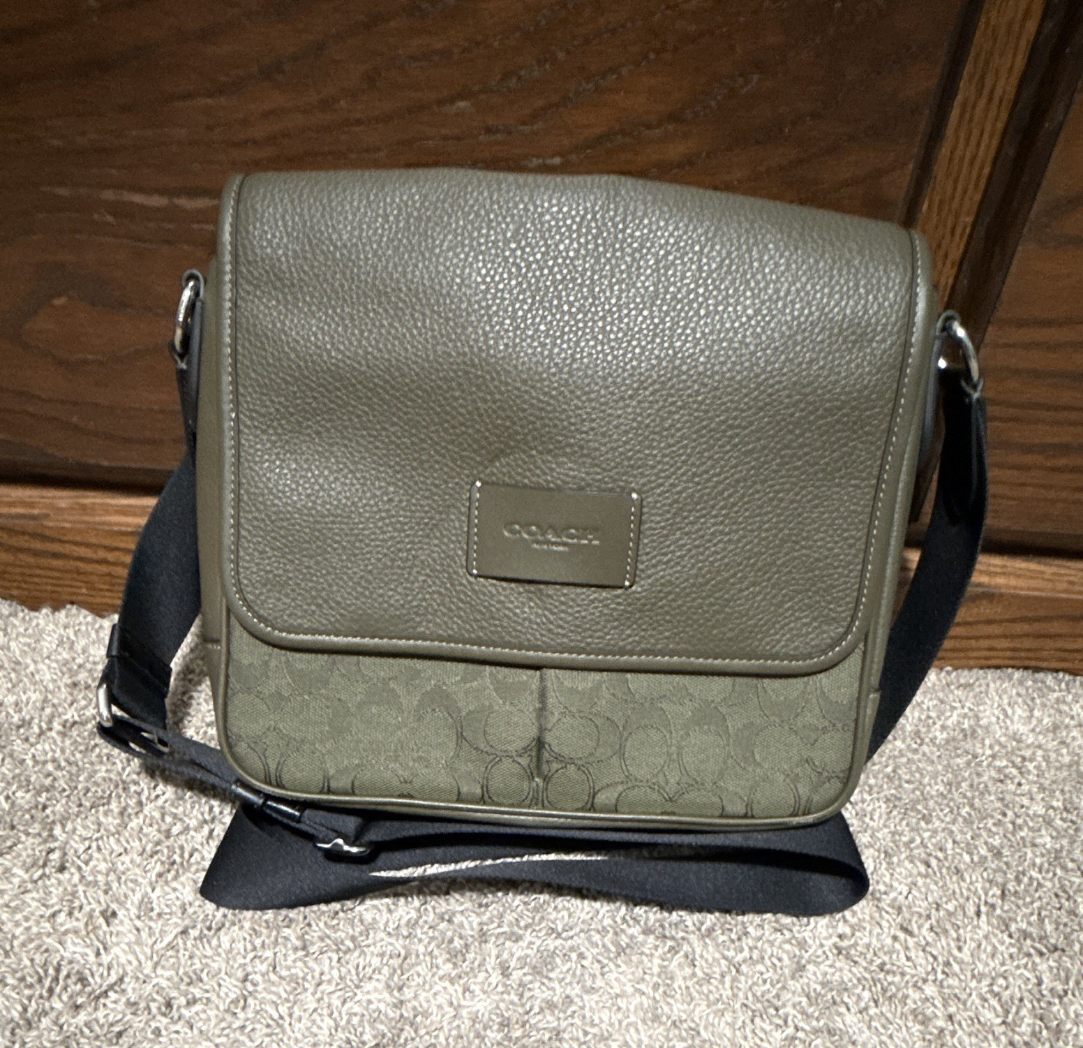 Coach Signature Green Messenger Crossbody Bag Magnetic Closure Pockets Men