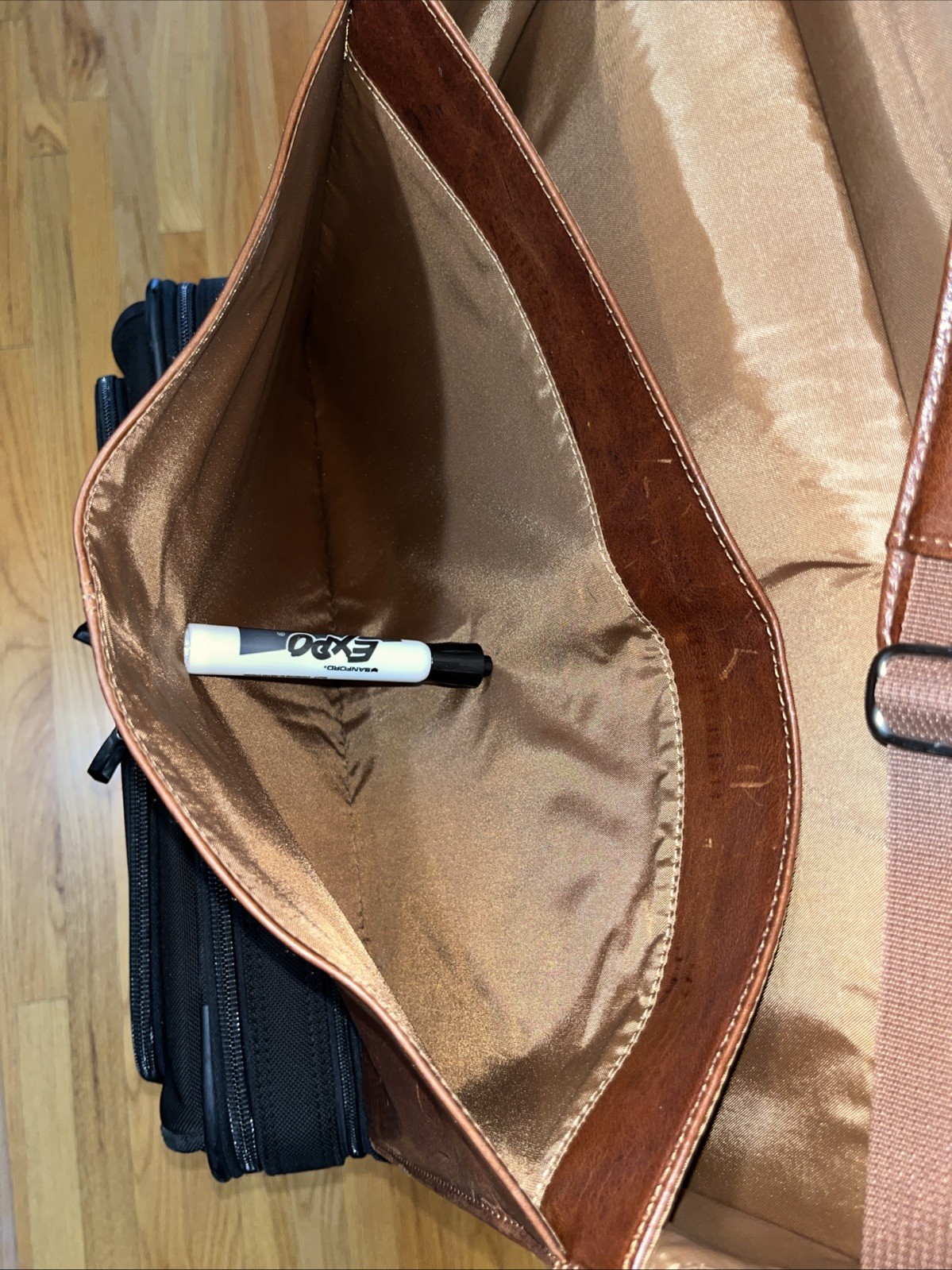 Wilsons Leather Messenger Bag Briefcase Laptop Shoulder Bag – Brown, EUC