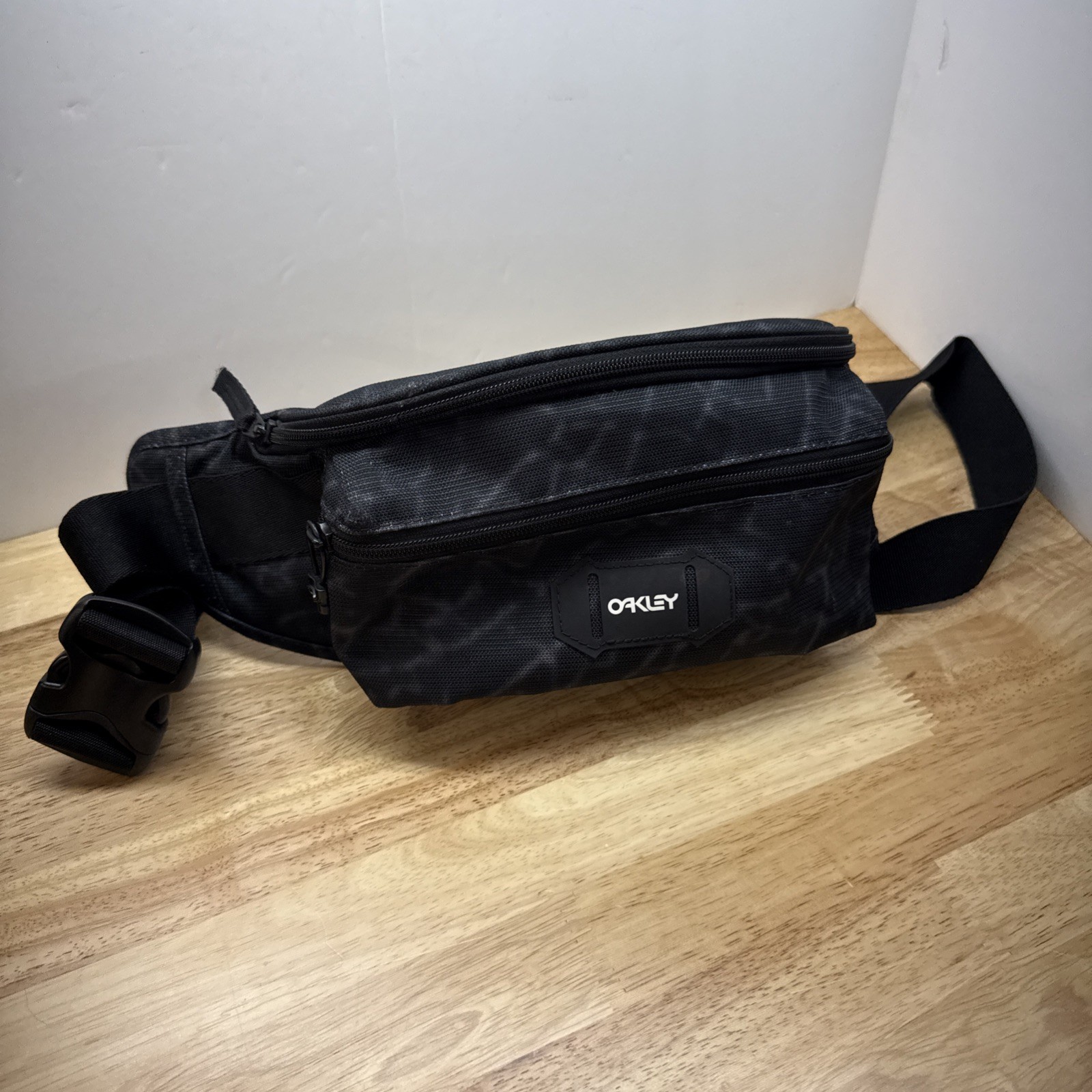 Oakley Men’s Street Belt Bag, Black Glass Print, One Size