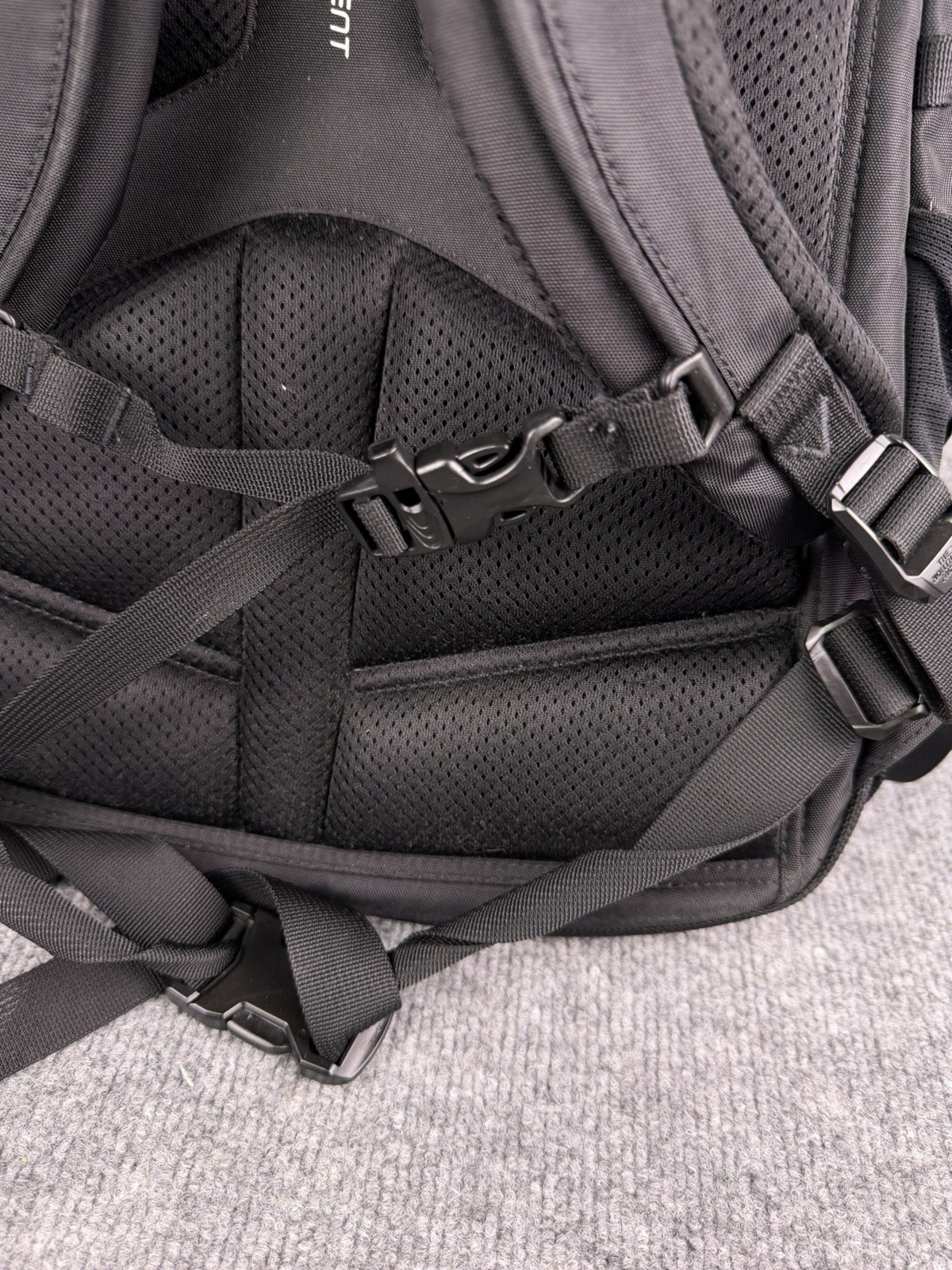 The North Face Borealis Men’s Backpack Black 28-liter pack Travel Hiking Sports