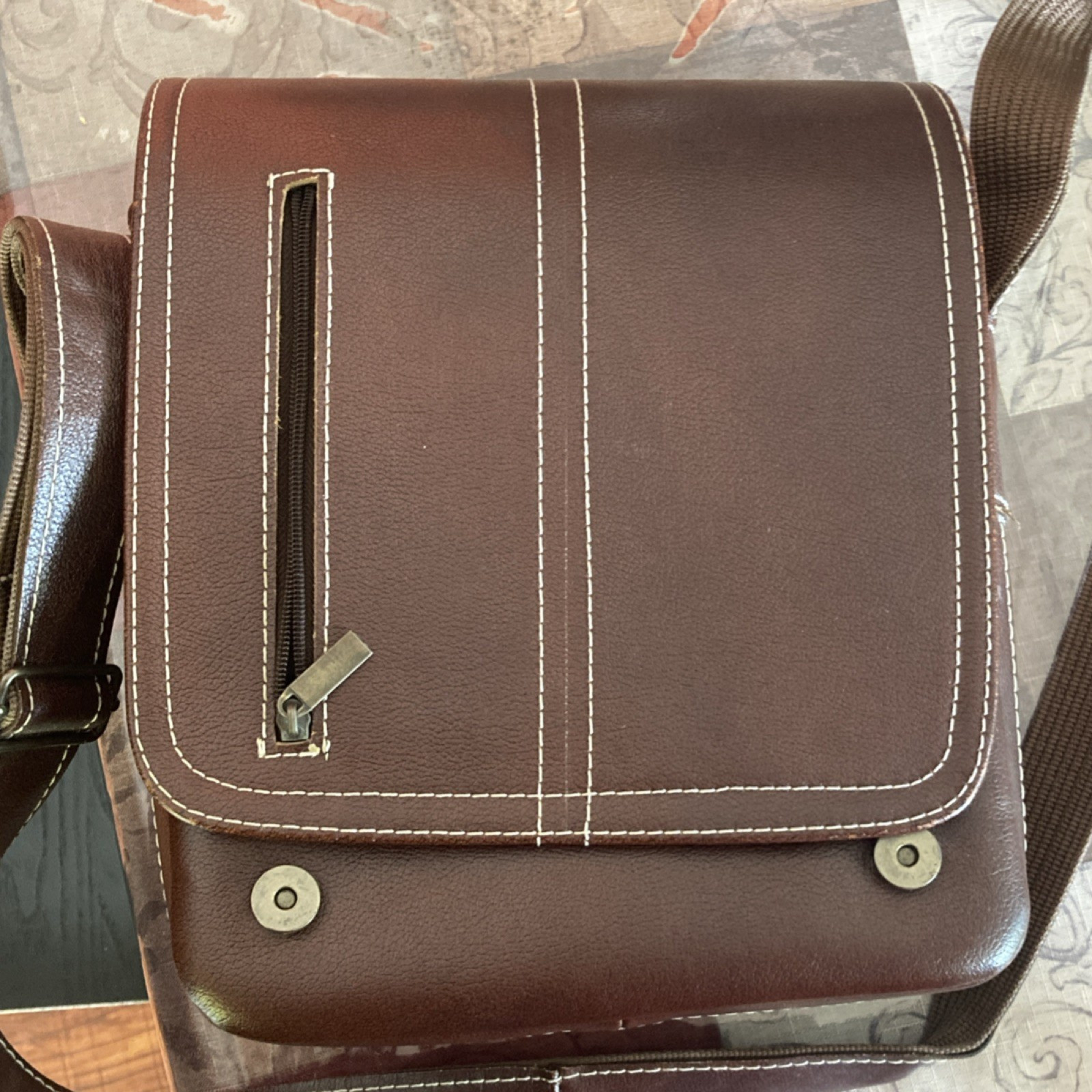 Brown Men’s Messenger Bag with Magnetic and Zip Closure, 100% Genuine Leather.