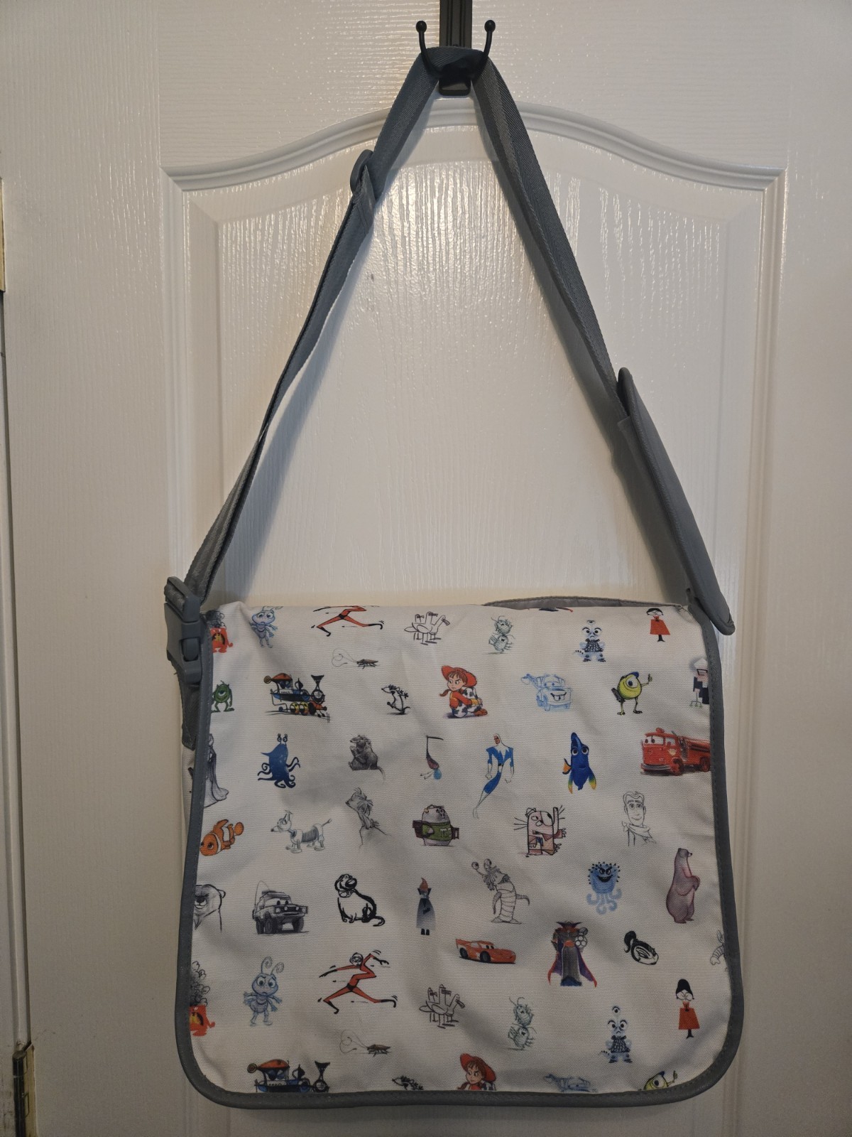 Disney Pixar Animation Studio Concept Art Messenger Bag White Cars Nemo RARE