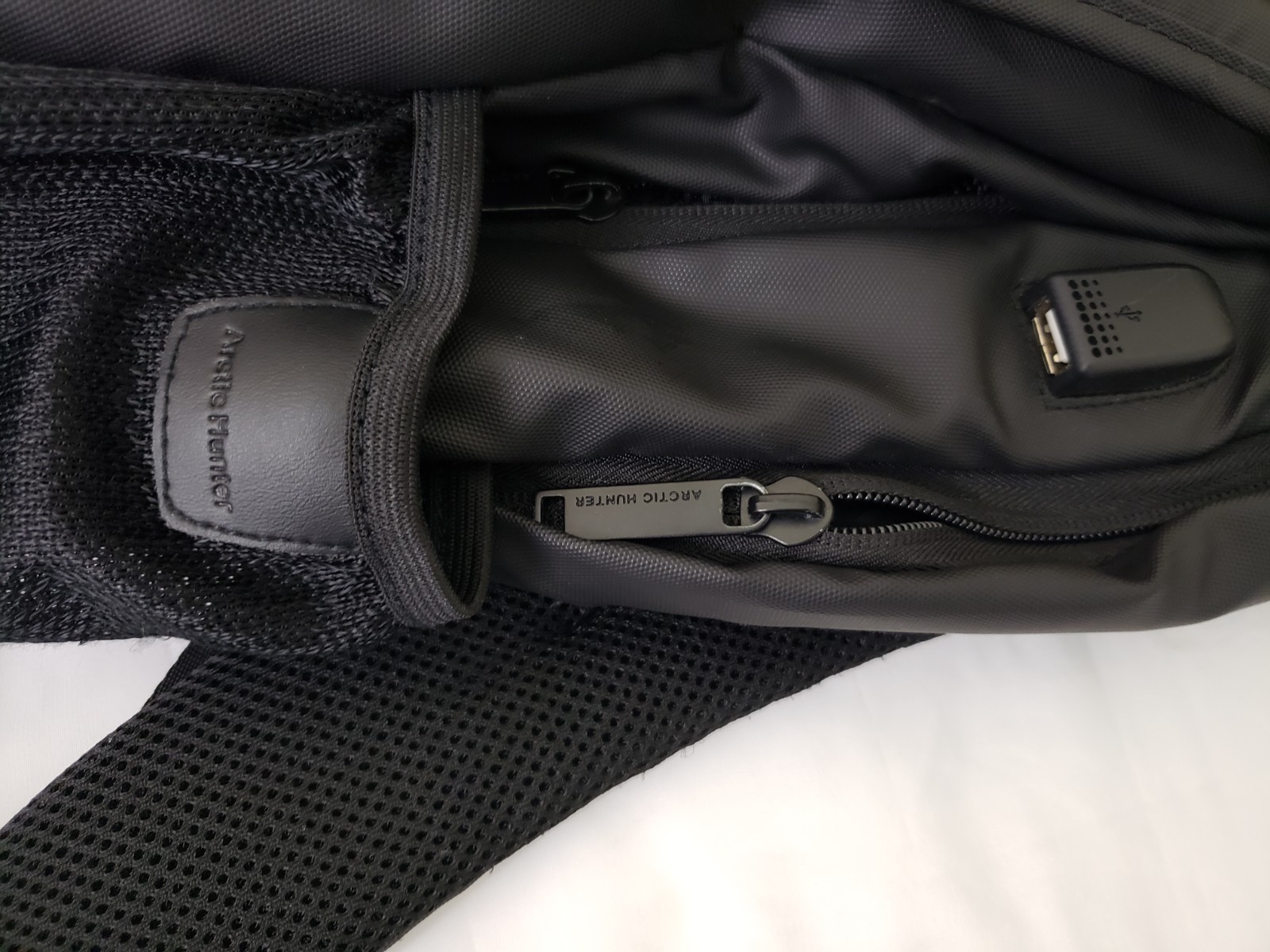 Arctic Hunter 20005 Backpack USB Port Black Travel Laptop Bag Waterproof
