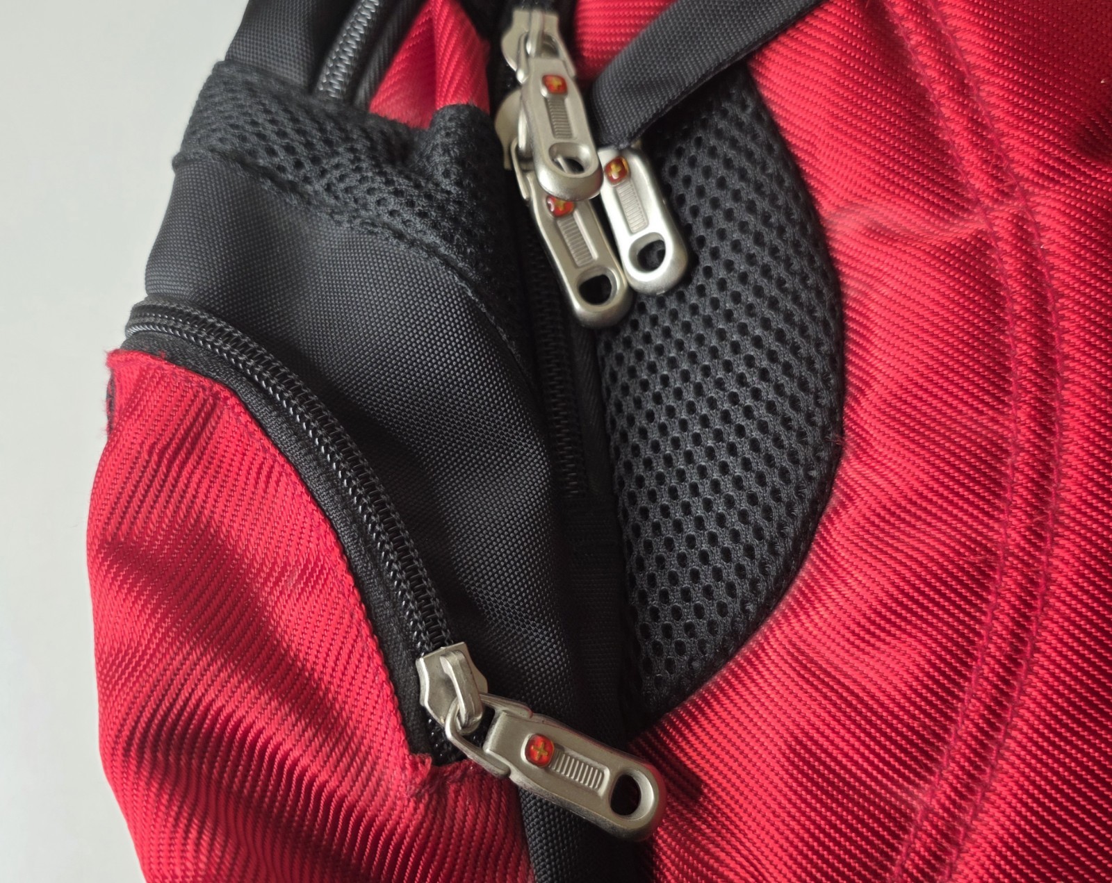 SwissGear Backpack Black Red Airflow Tech Travel School Bookbag 18″