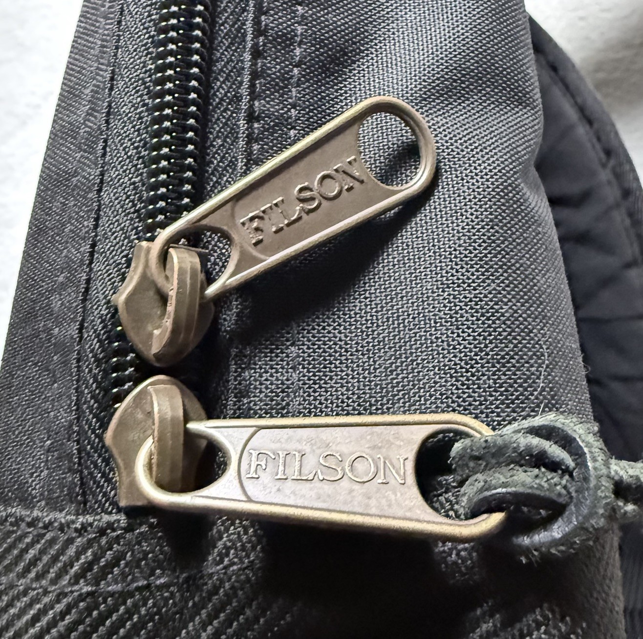 Filson Surveyor 25L Backpack Black Lightweight Weather Resistant Everyday
