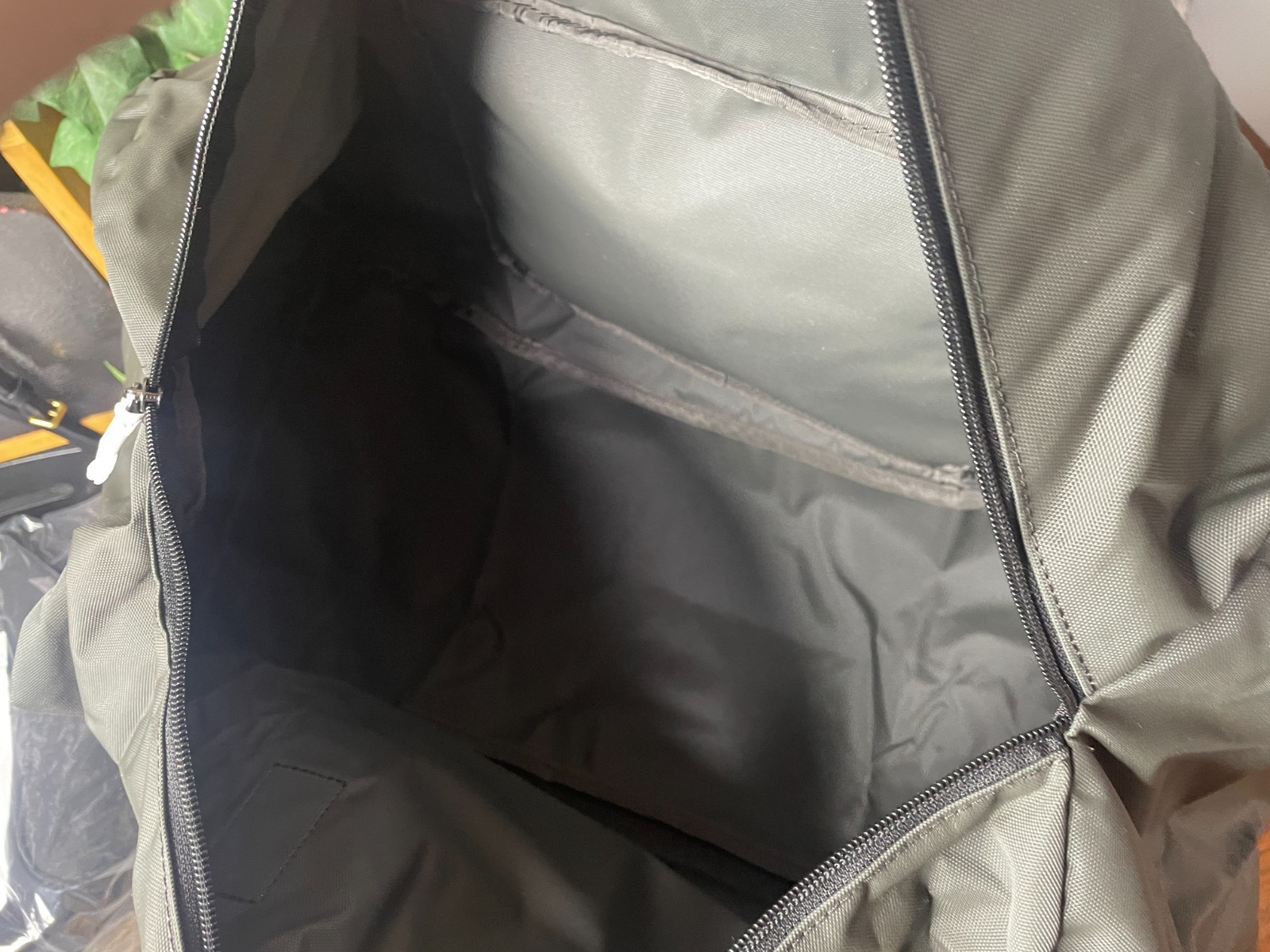 NWT TUMI DARK GREY PACKABLE DUFFLE FOLDABLE DUFFEL TOTE BAG TRAVEL CARRYON