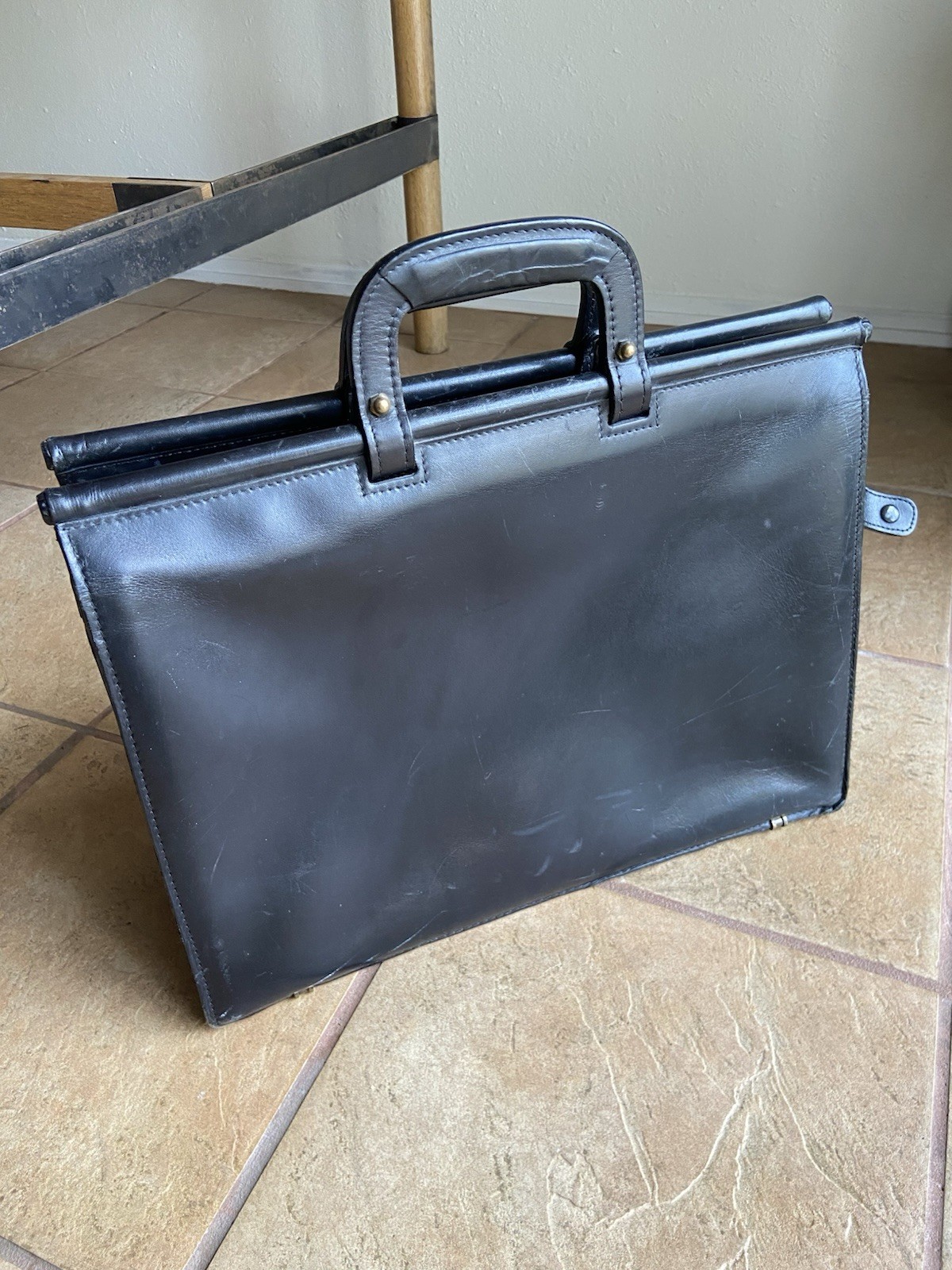 Schlesinger Brothers Black Zip Briefcase Top Handle Inner Pockets Business