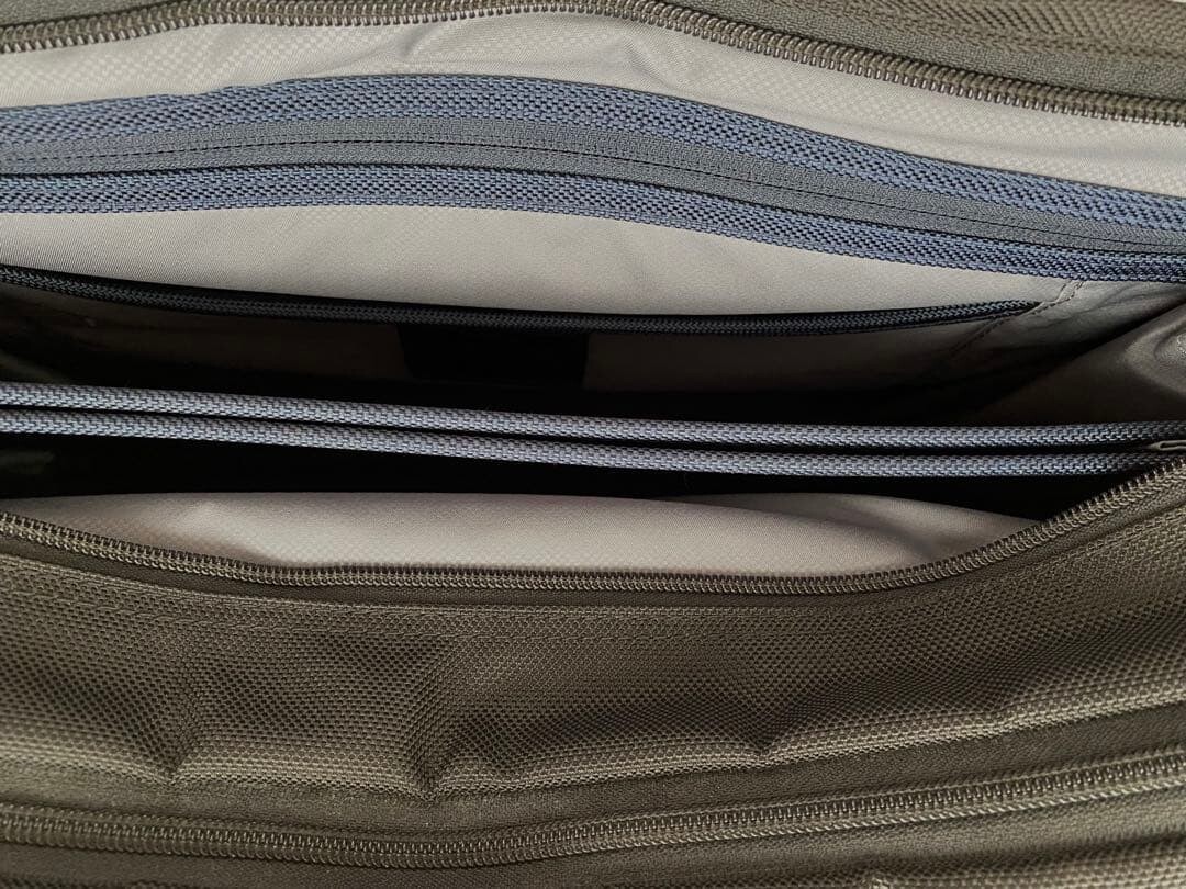 Tumi 26141D2 Expandable Black Nylon Briefcase Leather Handles Laptop Bag 40cm