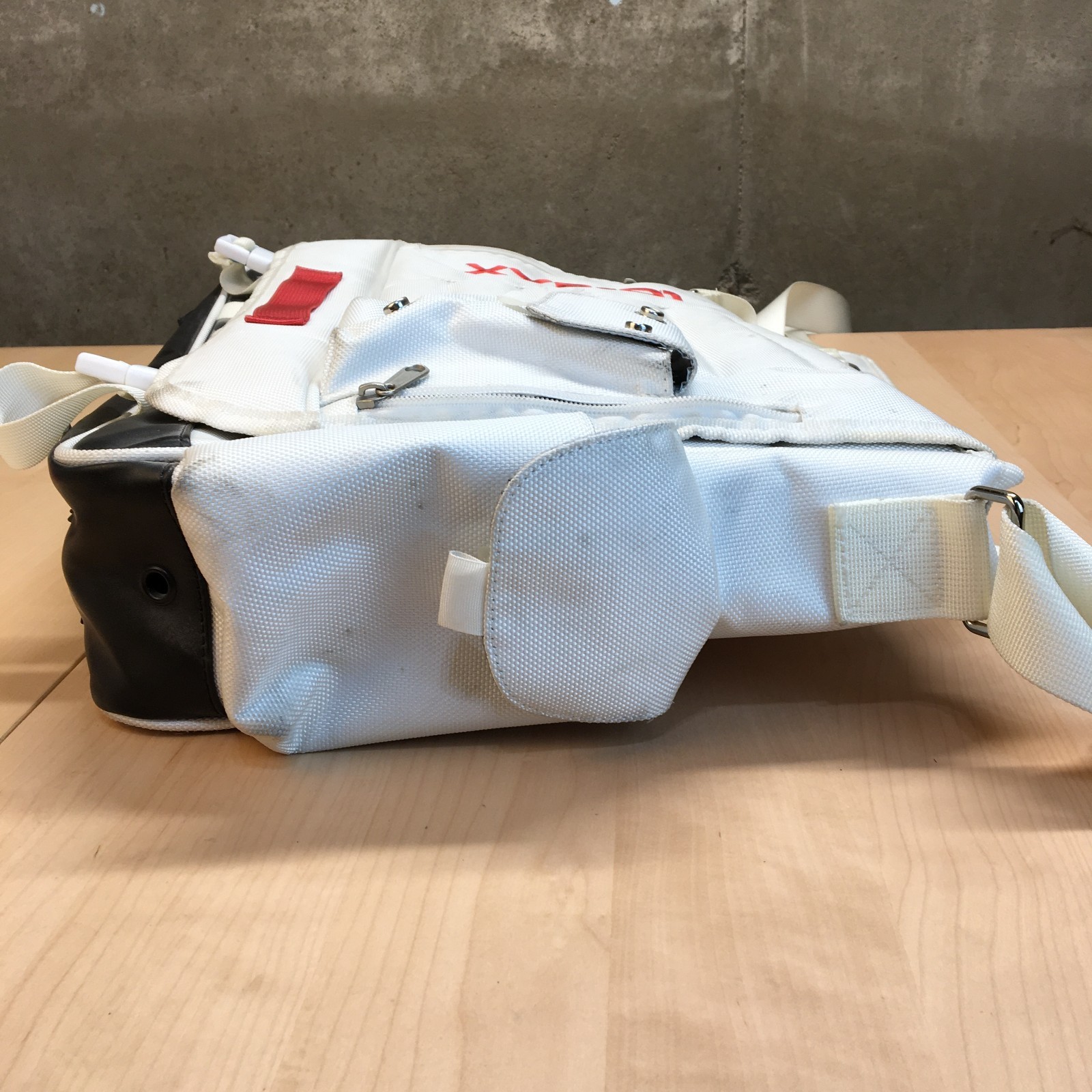 Thinkgeek 2001: A Space Odyssey Messenger Bag White NASA Astronaut Theme Laptop
